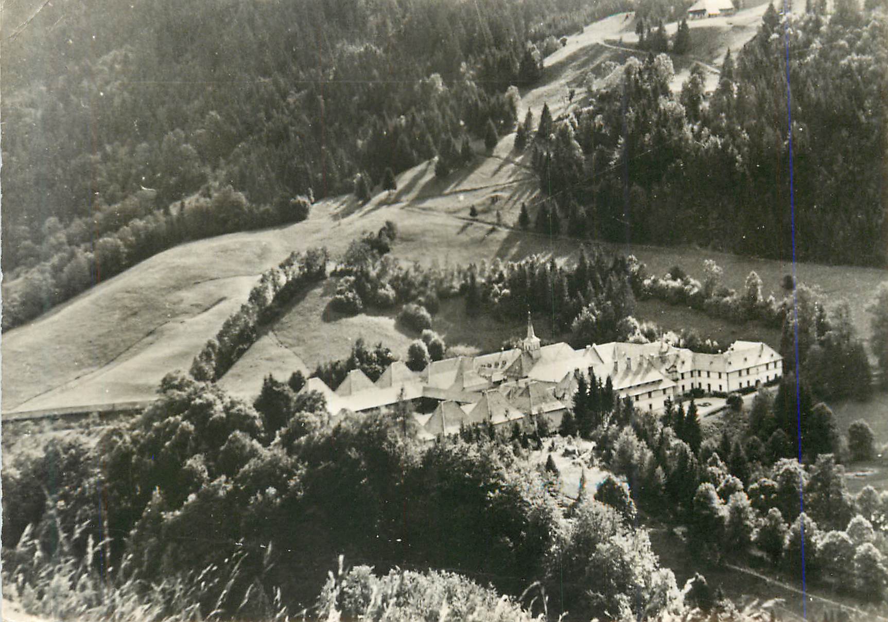 Abbaye de Sainte-Croix — vue aérienne — éditeur inconnu