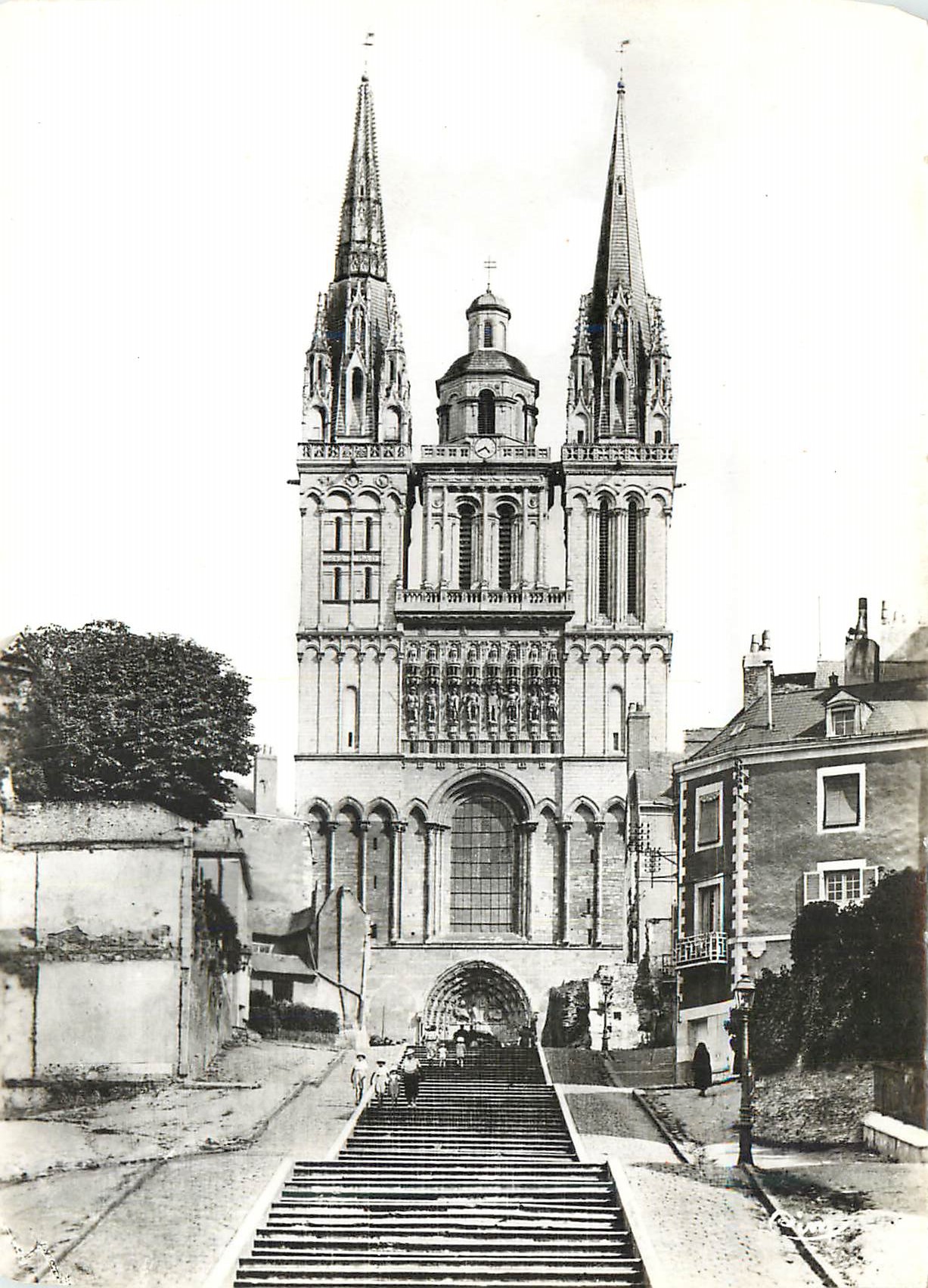 CPM Angers (M et L) La Cathedrale St Maurice
