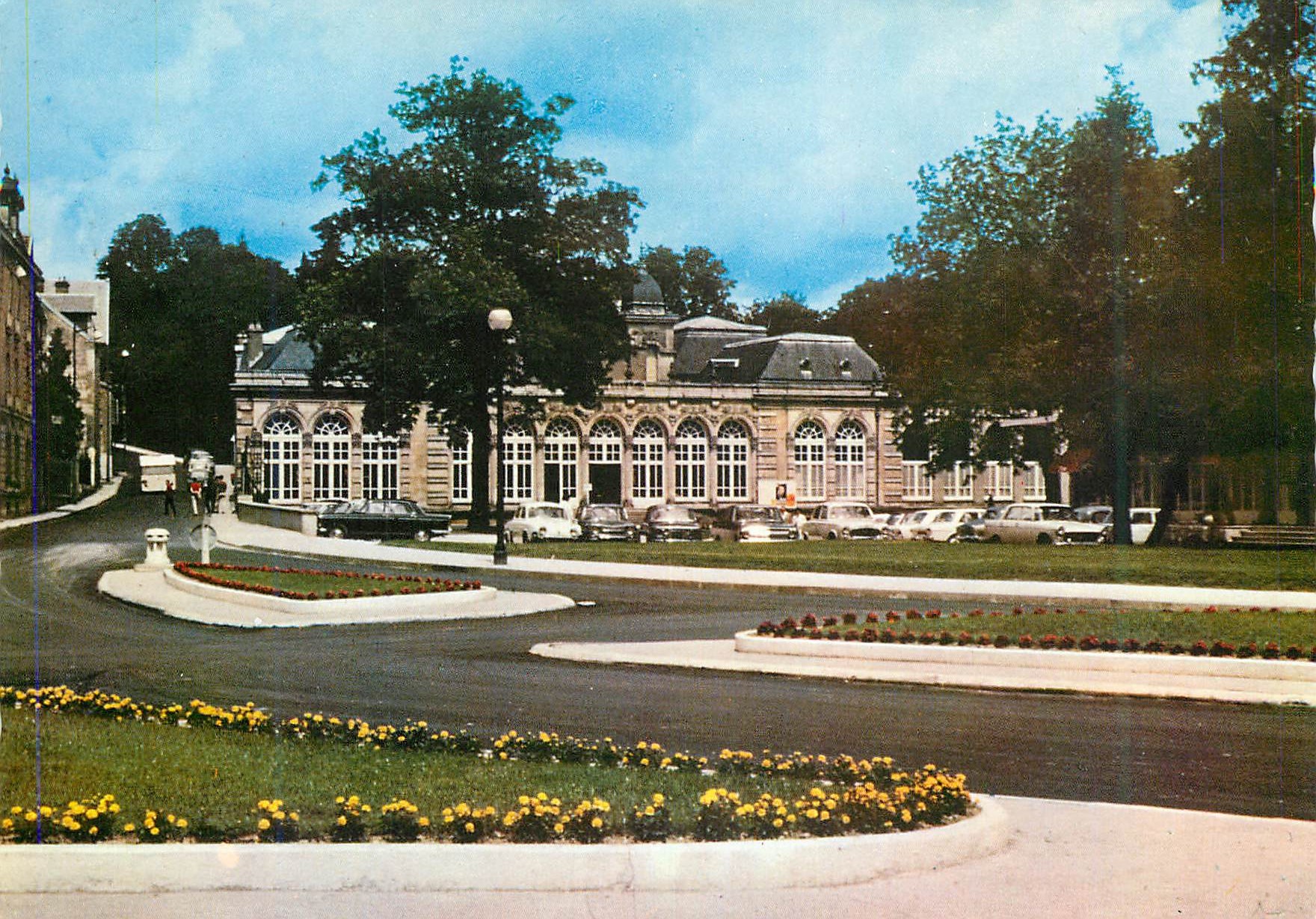 CPM Contrexeville (Vosges) Le Casino