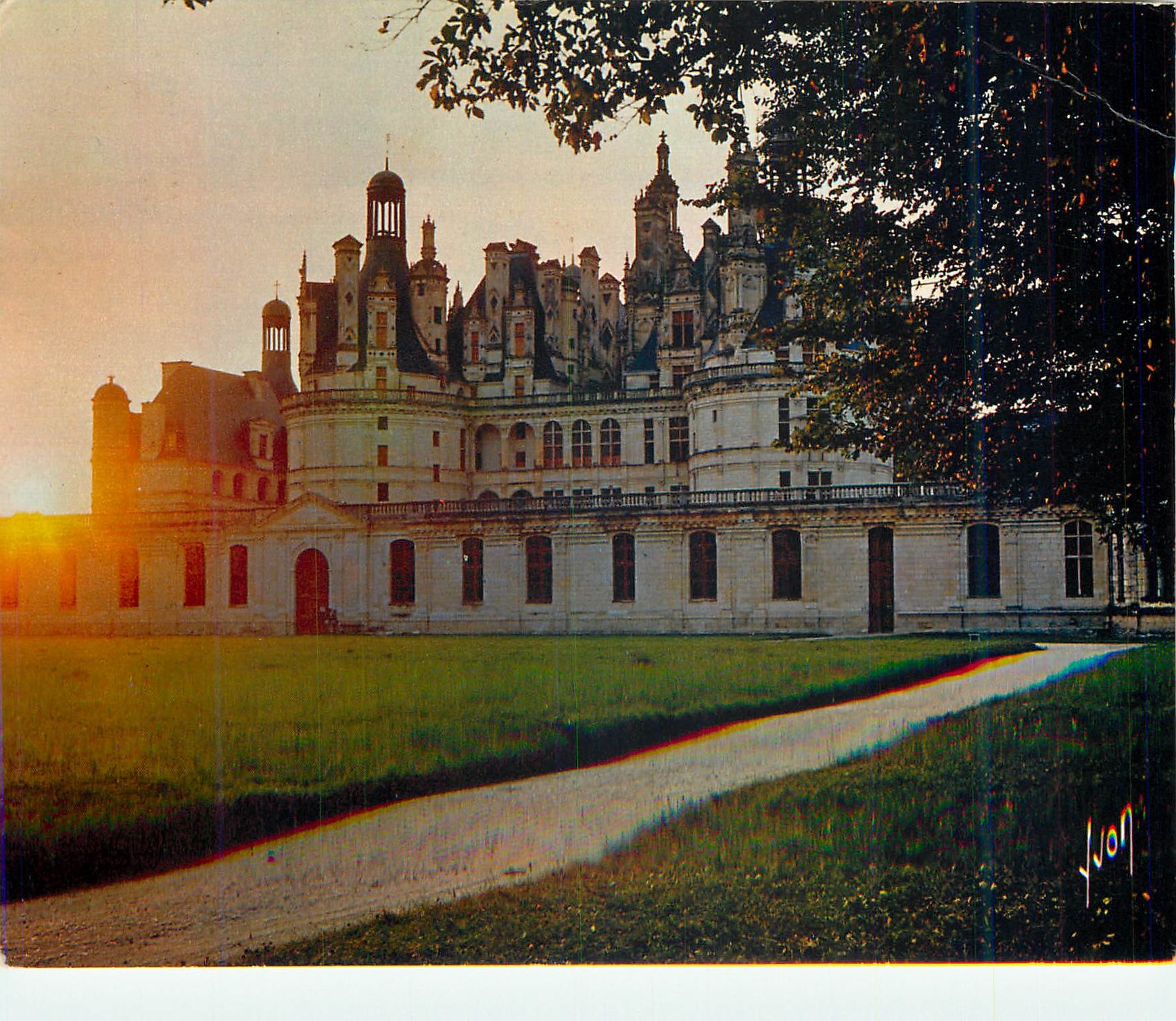 CPM Chateau de Chambord (L et C) Le Val de Loire Couleurs et Lumiere de France au Crepuscule