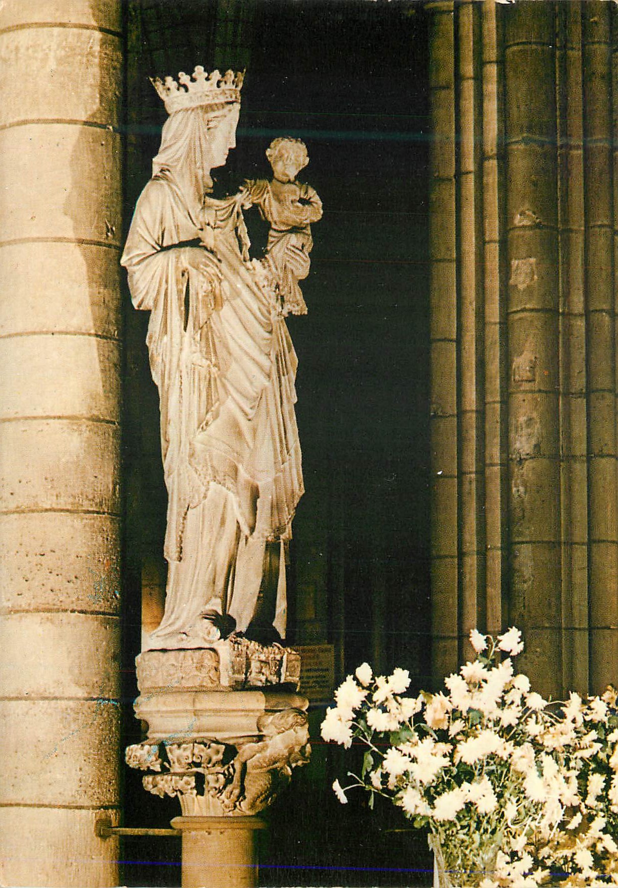 CPM Paris et ses Merveilles La Cathedrale Notre Dame (1163 1260) La Statue de Notre Dame de Paris