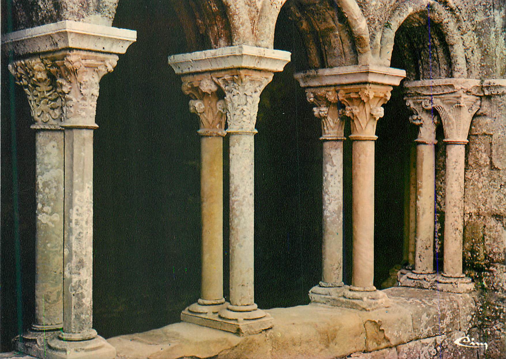 Colonnes romanes ornées — éditeur inconnu, n° de série non visible