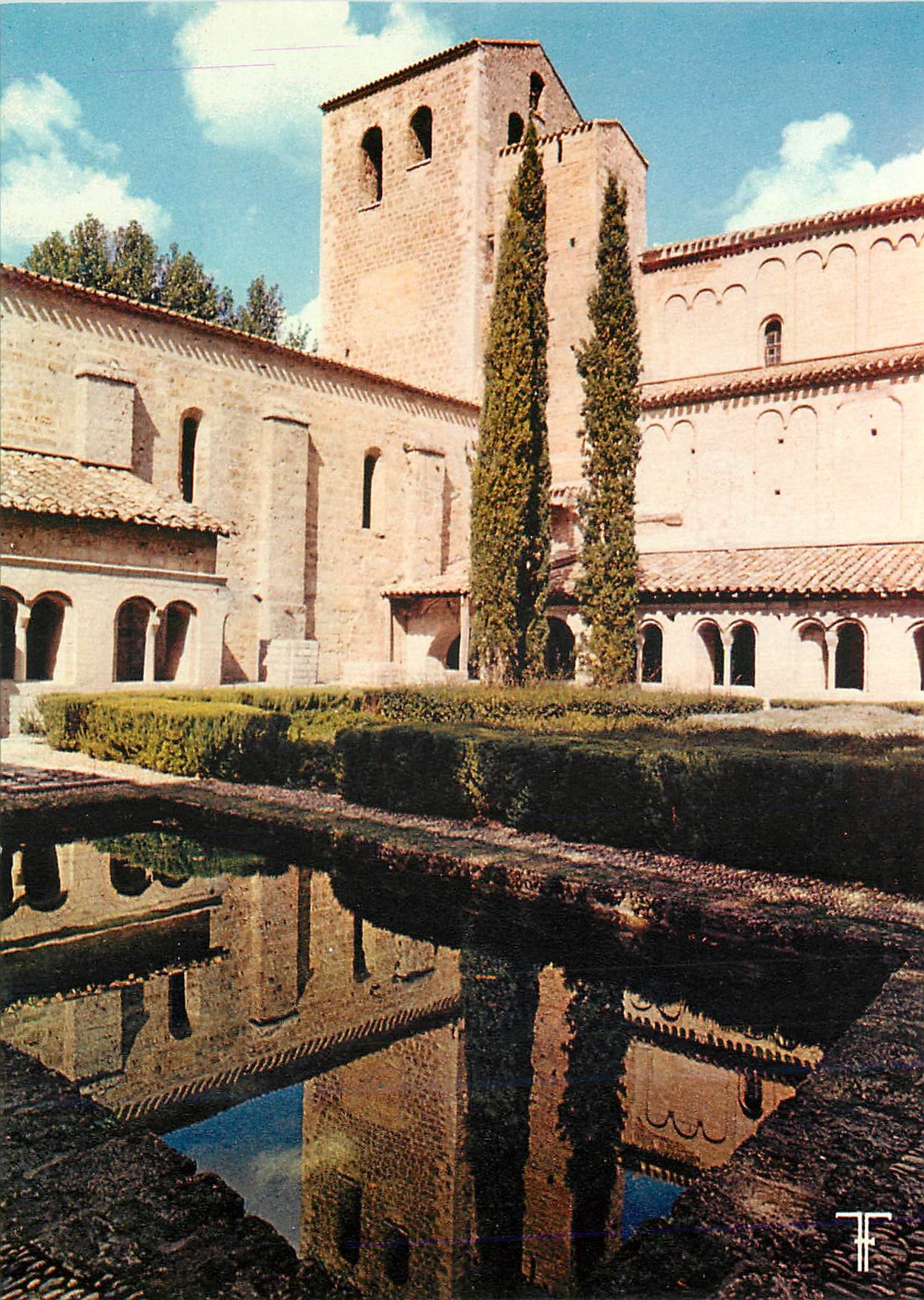 CPM Languedoc Saint Guilhem le Desert Le Cloitre de l'Abbaye (IXe XIe S)