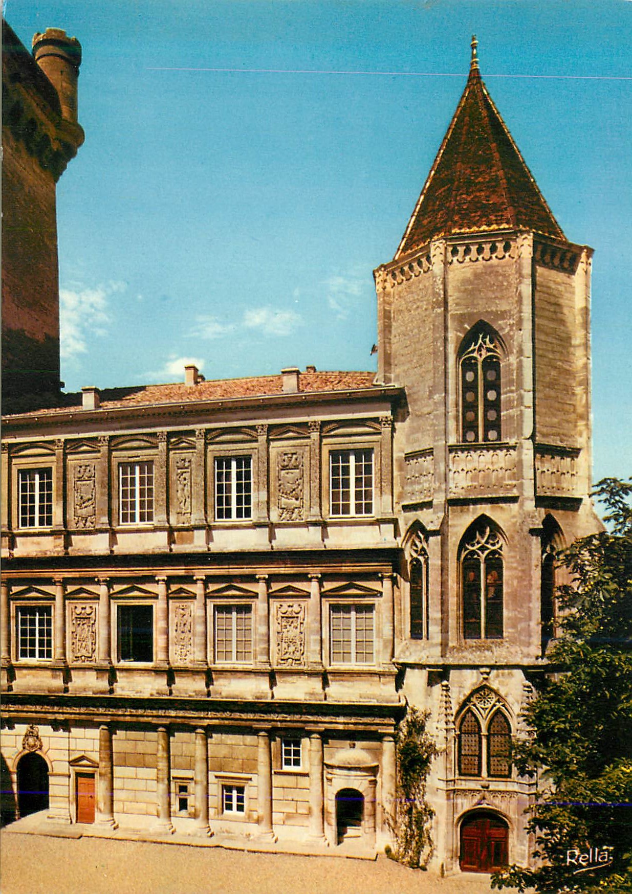 CPM Uzes (Gard) Le Duche Facade de Style Renaissance Construite par le premier duc d'Uzes