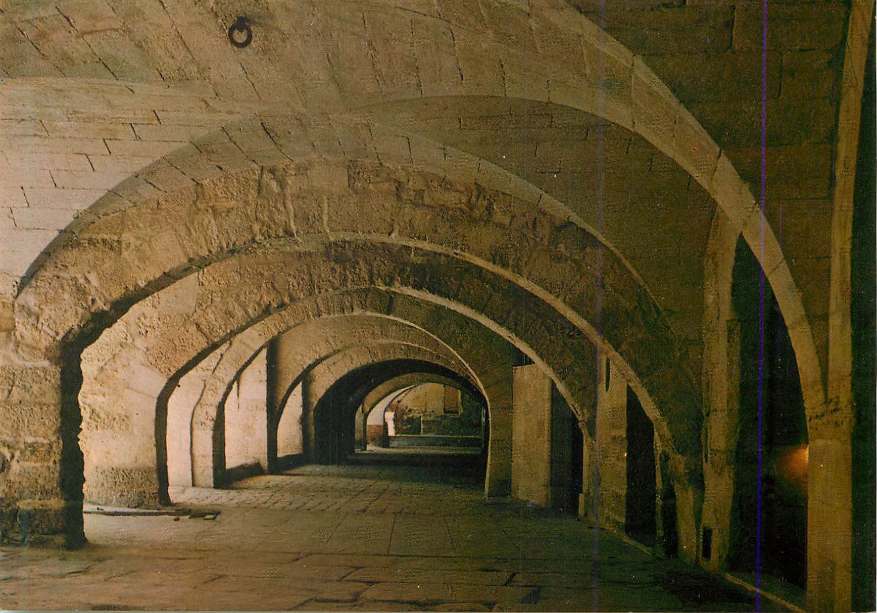 CPM Uzes (Gard) 1er Duche de France Residence de la Maison d'Uzes depuis plus de 10 Siecles Les Arcades