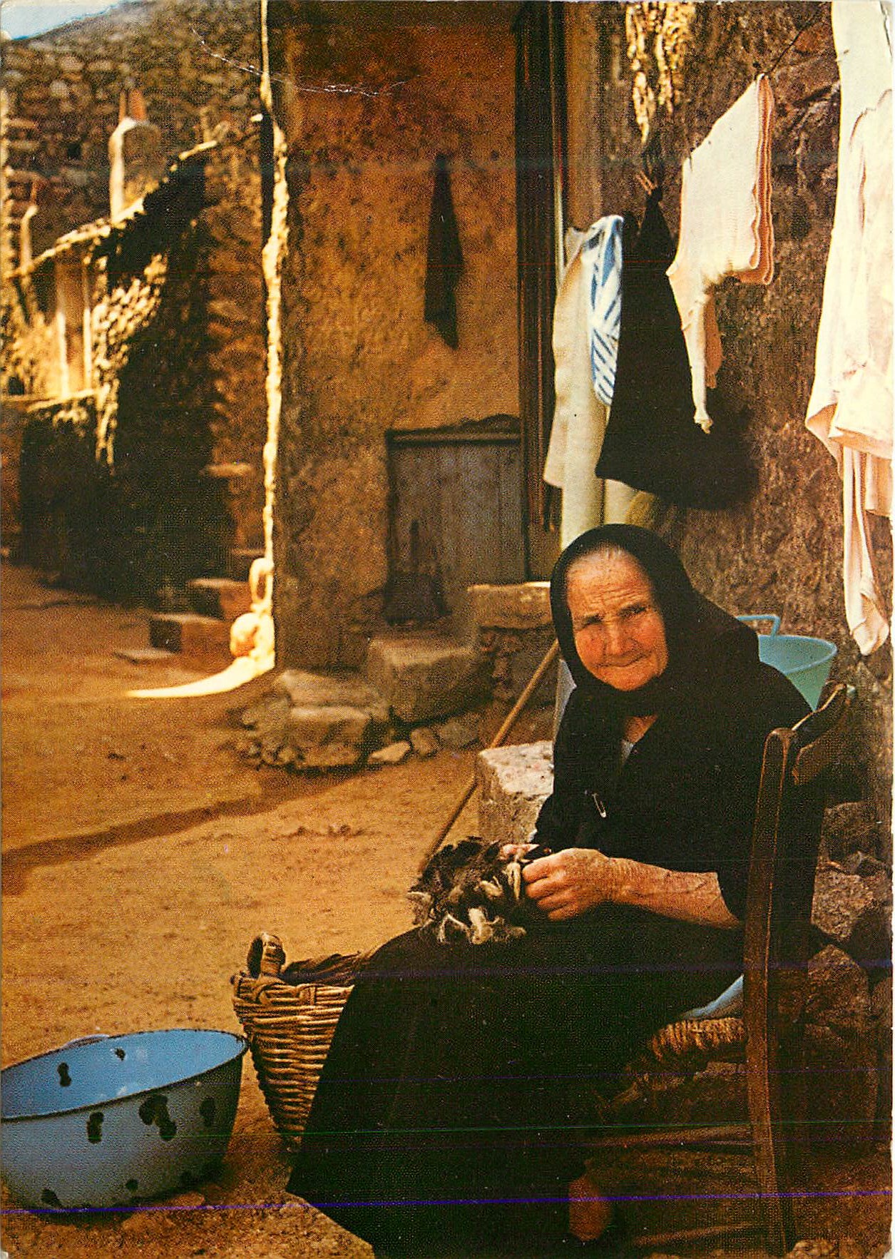 CPM Corse Ile de Beaute dans la Rue du Village Folklore