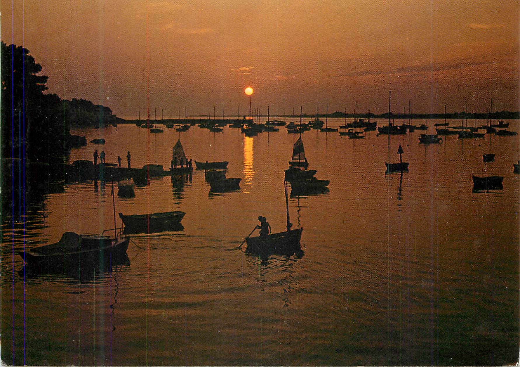 CPM La Bretagne Pittoresque Coucher de Soleil Bateaux