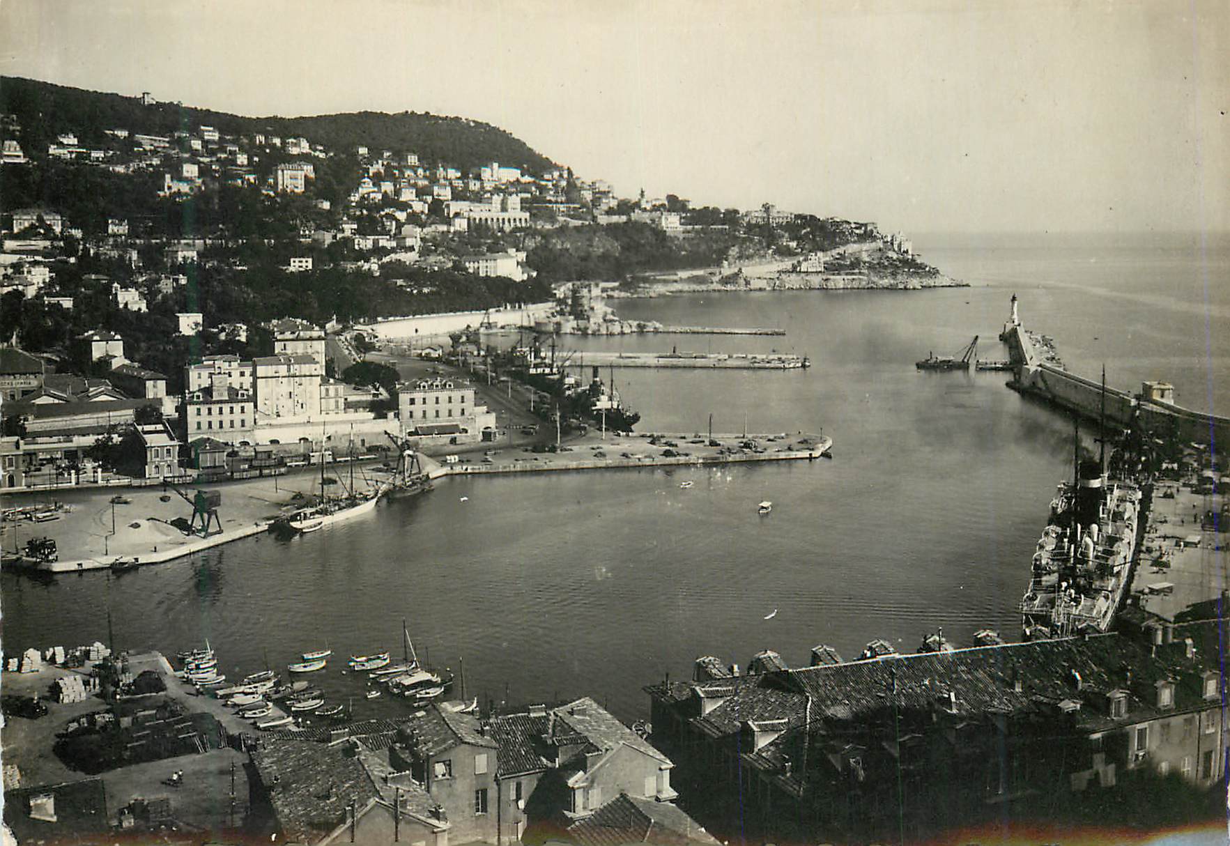 CPM Nice La Cote d'Azur Le Port et le Mont Boron