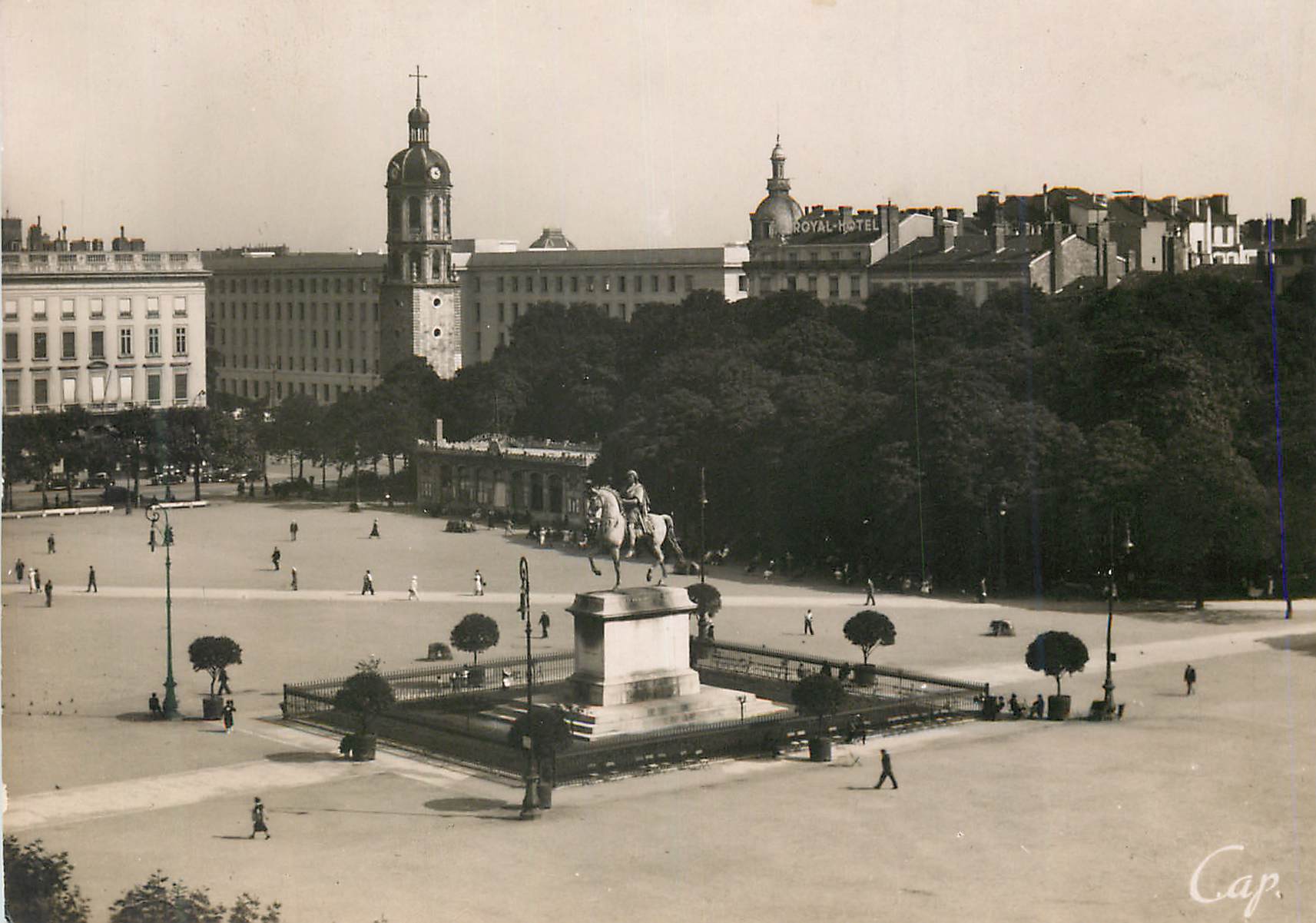 CPM Lyon Place Bellecour