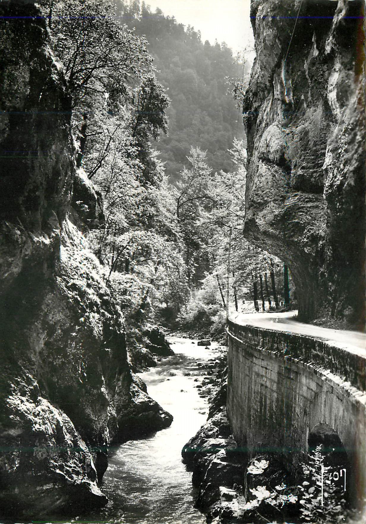 Gorges du Fron — vue du cours d'eau et du chemin — éditeur Fron, n° de série 109