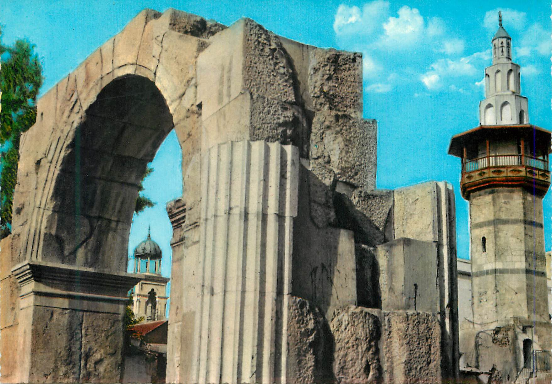 CPM Damas La Rue droite et l'Arc Romain