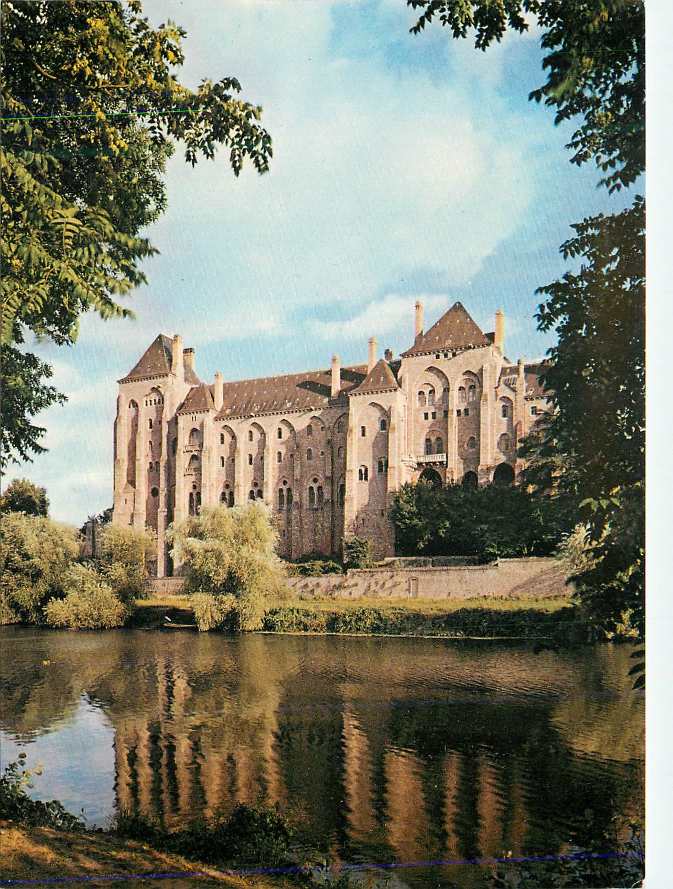 Château de Pierrefonds — vue panoramique — éditeur non visible