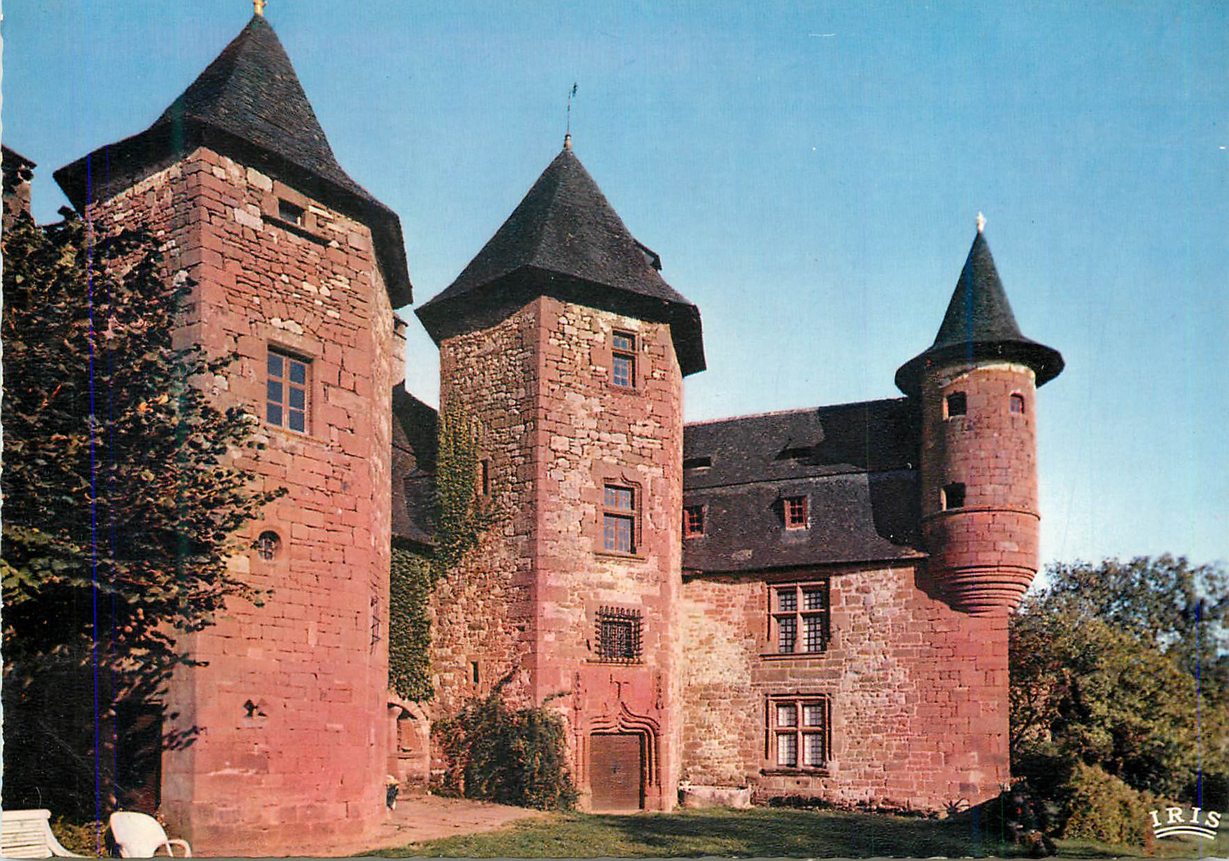 CPM Collonges la Rouge Correze Pittoresque La Cour Interieure