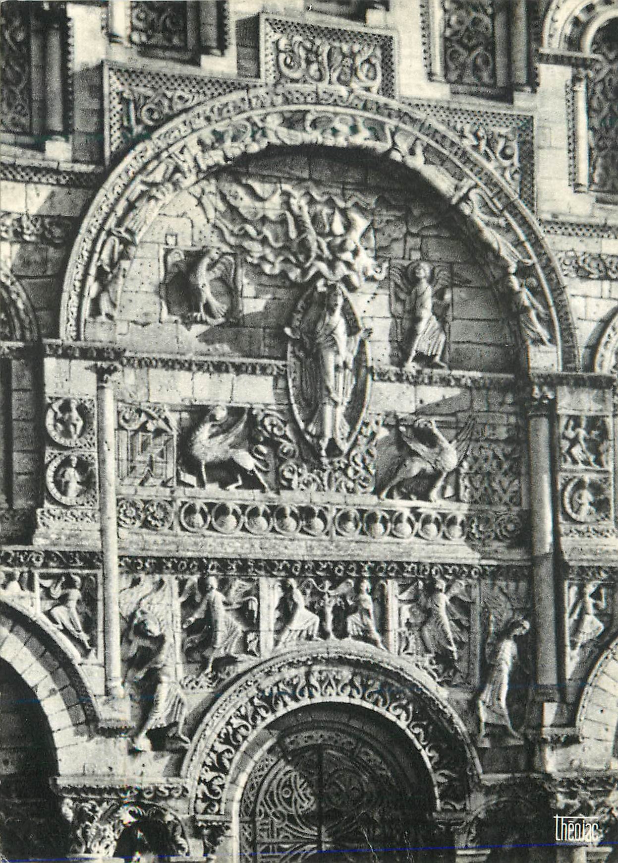 Portail de la cathédrale — détails sculptés — Théopâc