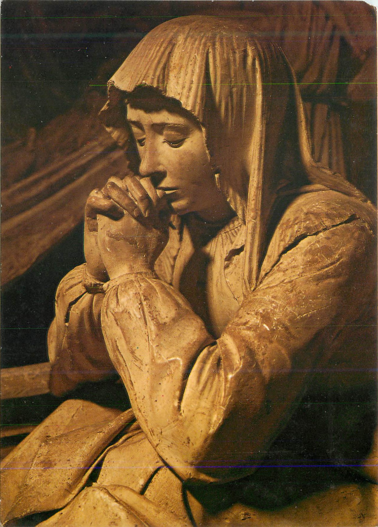 Statue de prière — détail sculpté — éditeur et n° de série non lisibles