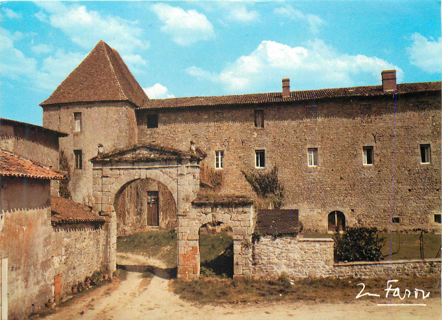 CPM Mortemart (Hte Vienne) Portail et ancien Couvent de Carmes