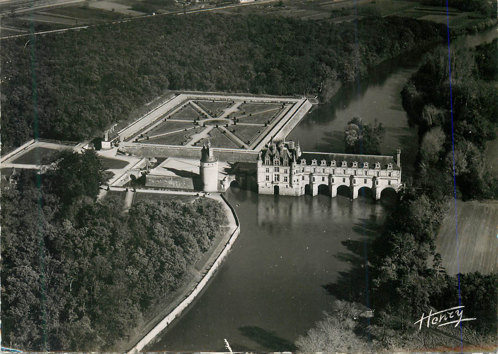CPM Chenonceau (Loir et Cher) Vue aerienne du Chateau et des Jardins