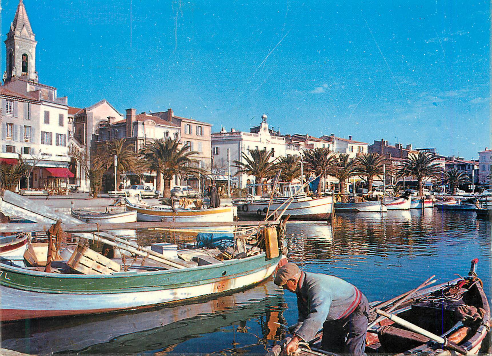 CPM Sanary sur Mer Lumiere et Beaute de la Cote d'Azur Le Quai des Pecheurs Bateaux de peche