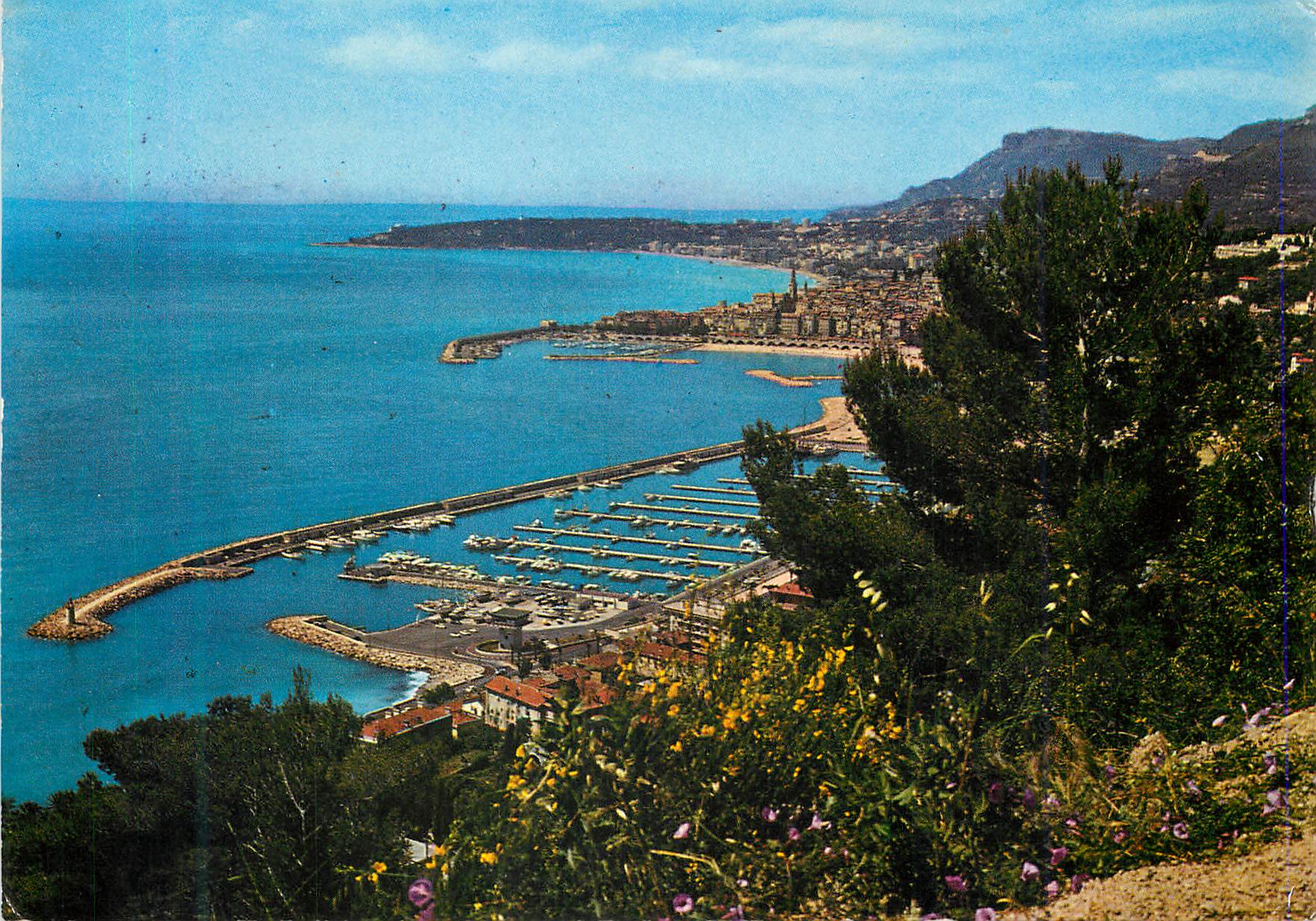 CPM Menton Alpes Maritimes Les Sites Merveilleux de la Cote d'Azur Le Port de Garavan