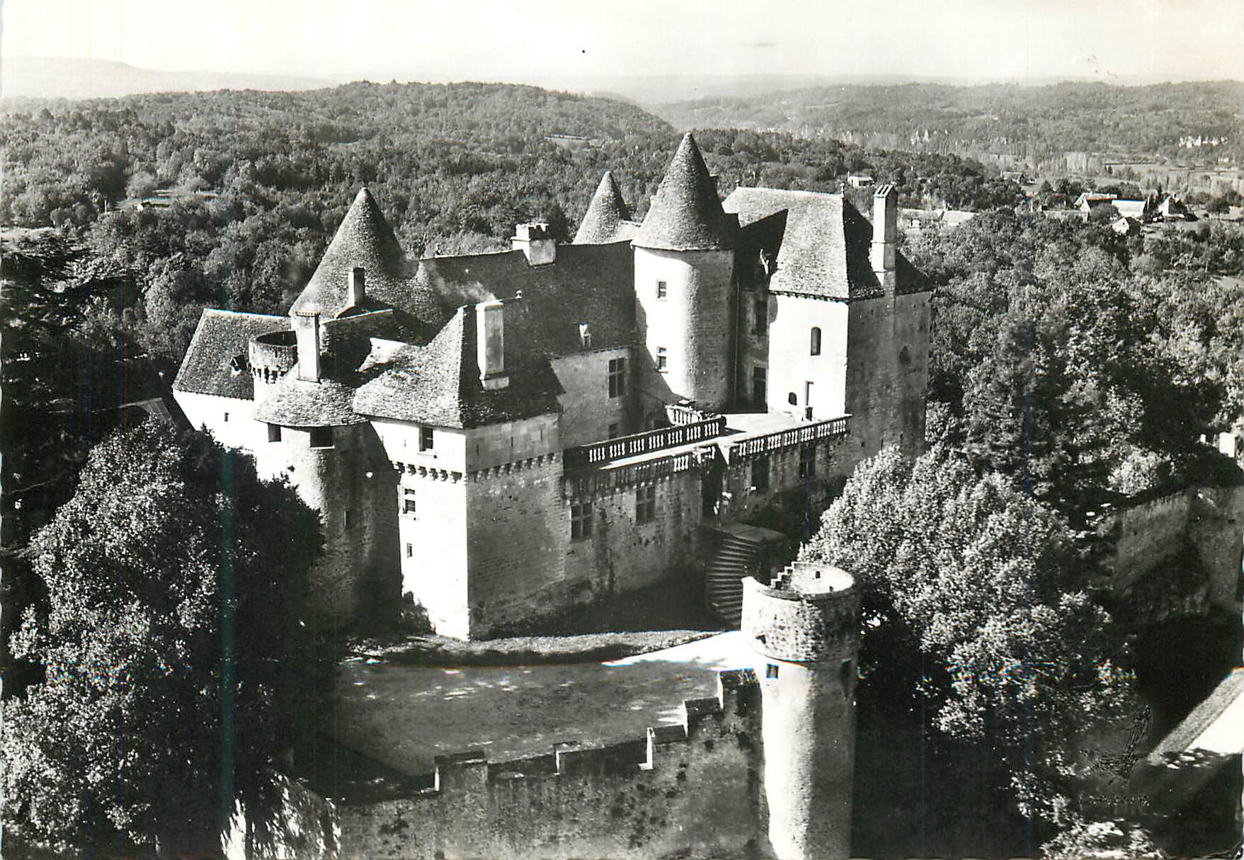 Château de Castelnaud — vue aérienne — éditeur non visible