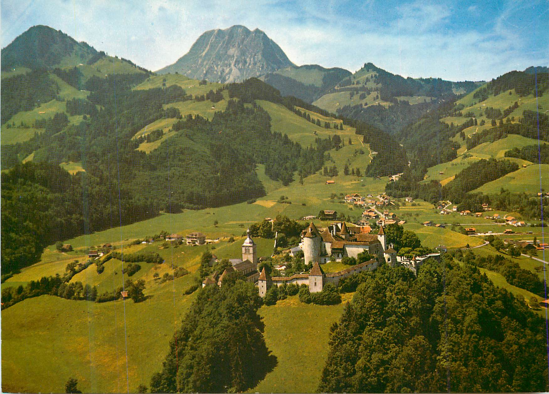 CPM Gruyeres pres Bulle Canton de Fribourg Au fond Le Moleson (alt 2005 m)
