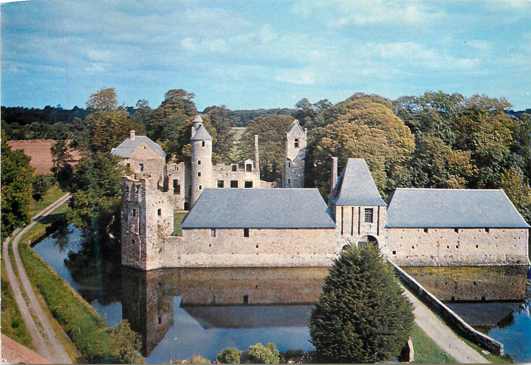 CPM Pres de Coutances (Manche) Le Chateau de Gratot du XIeme au XVIIIe Siecle