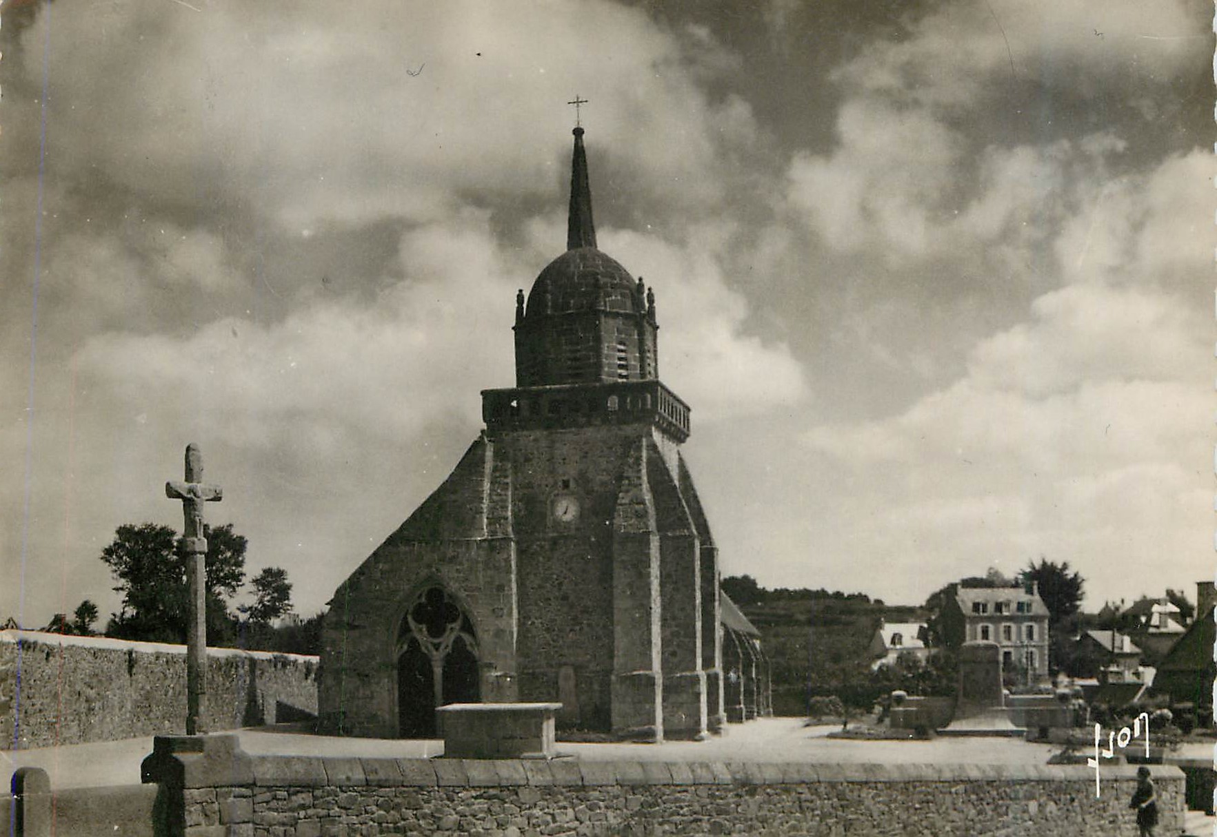 Église Saint-Pierre de Jon — vue générale — éditeur inconnu, n° de série non visible