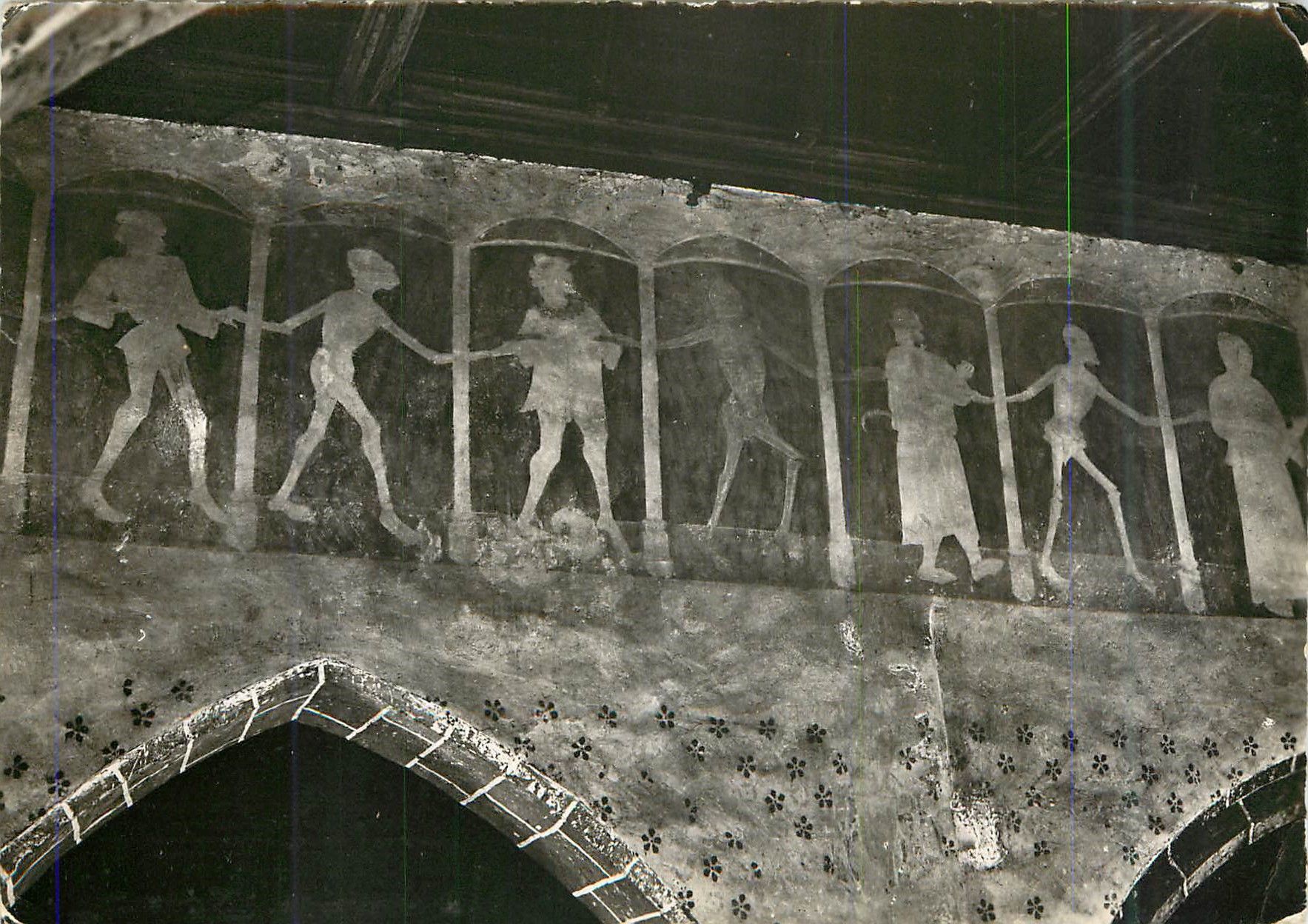 CPM Plouha (C du N) Chapelle de Kermaria Isquit L'Interieur Fresque La Danse Macabre