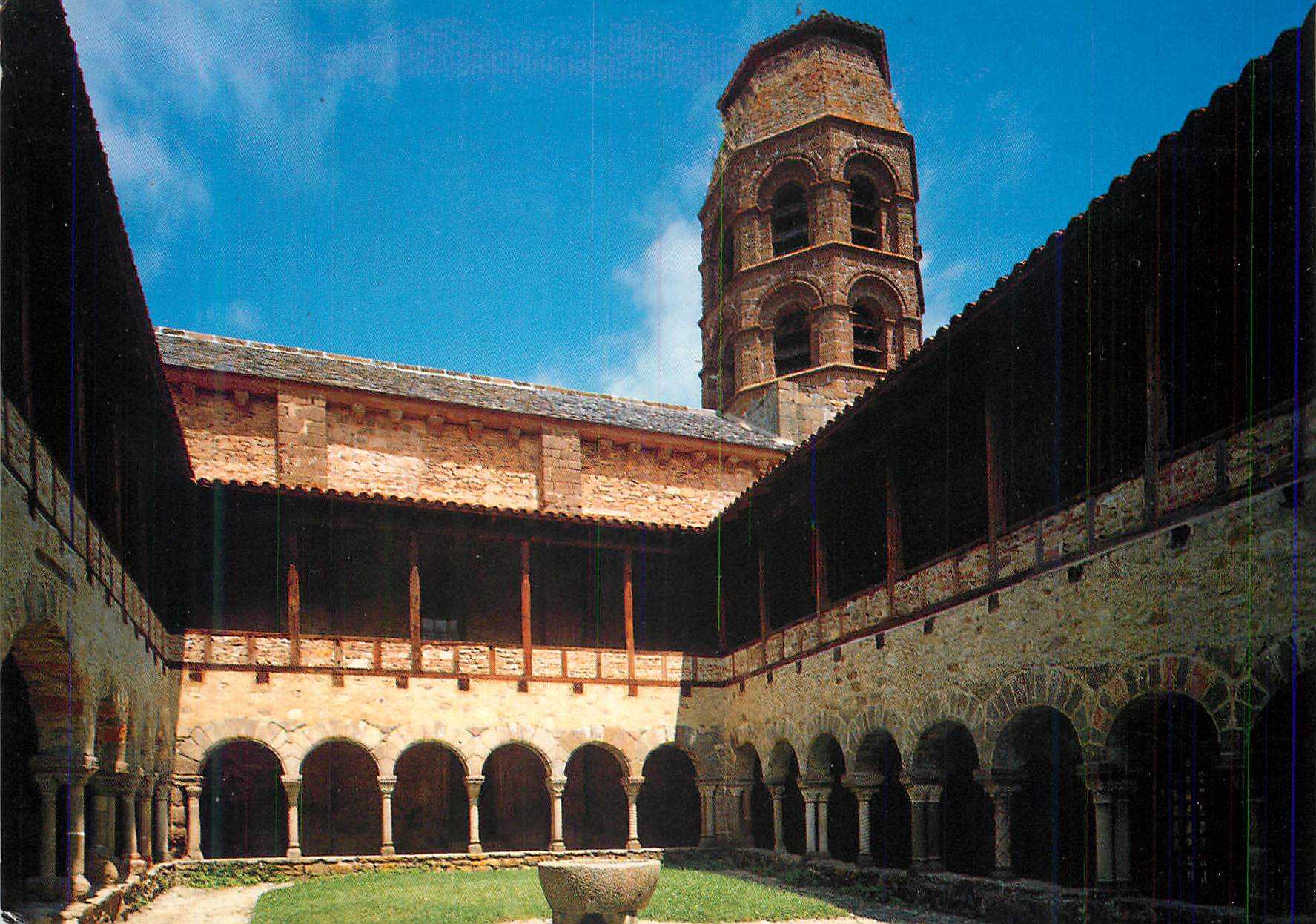 CPM Abbaye de Lavaudieu pres Brioude Hte Loire Alt 450 m Cloitre (XIIe S)