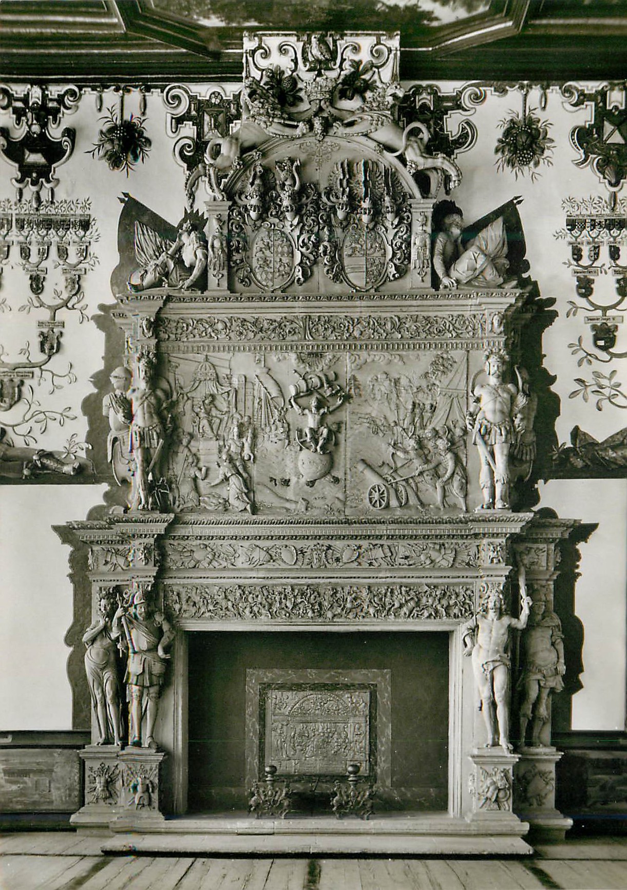 CPM Schloss Weikersheim Kamin im Rittersaal