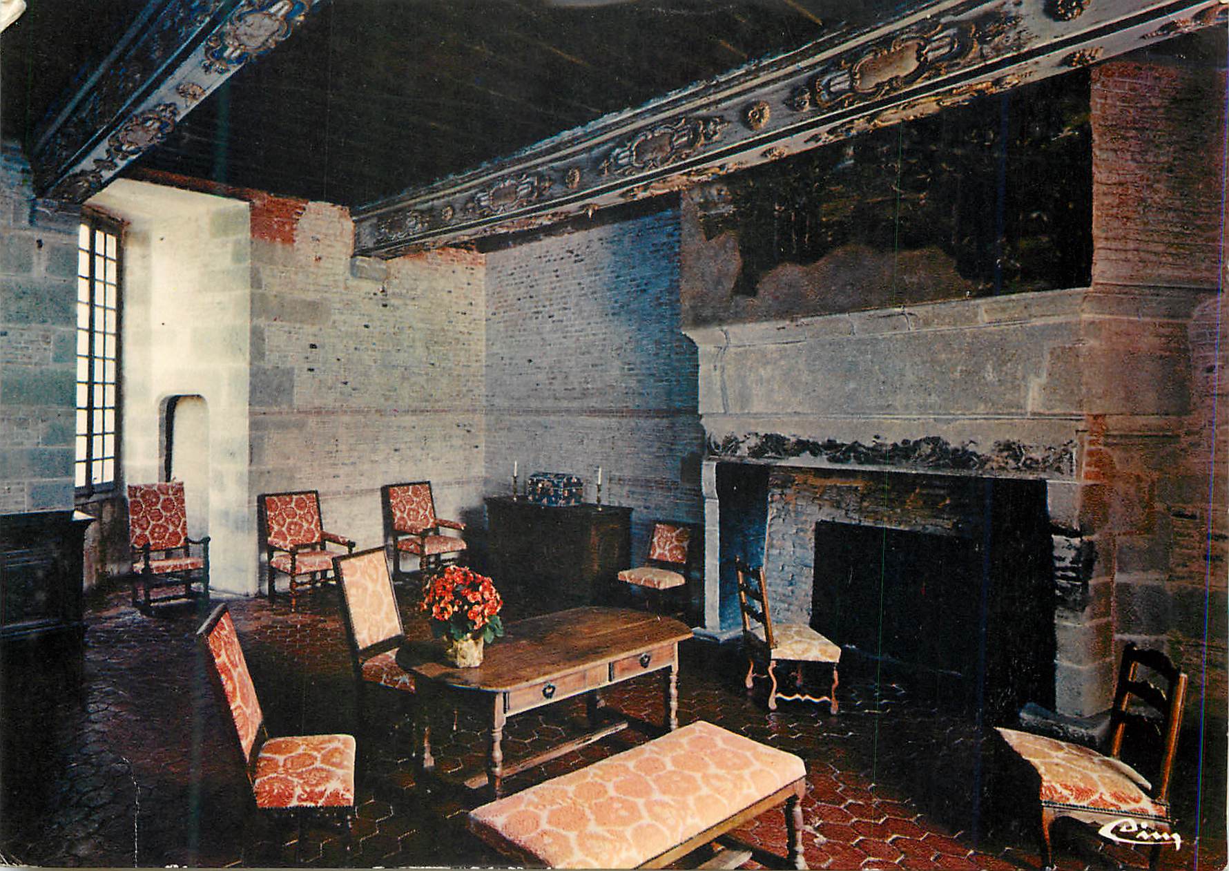 CPM Chateau de Carrouges (Orne) (XIVe XVIIe) S Antichambre Mobilier Louis XIII