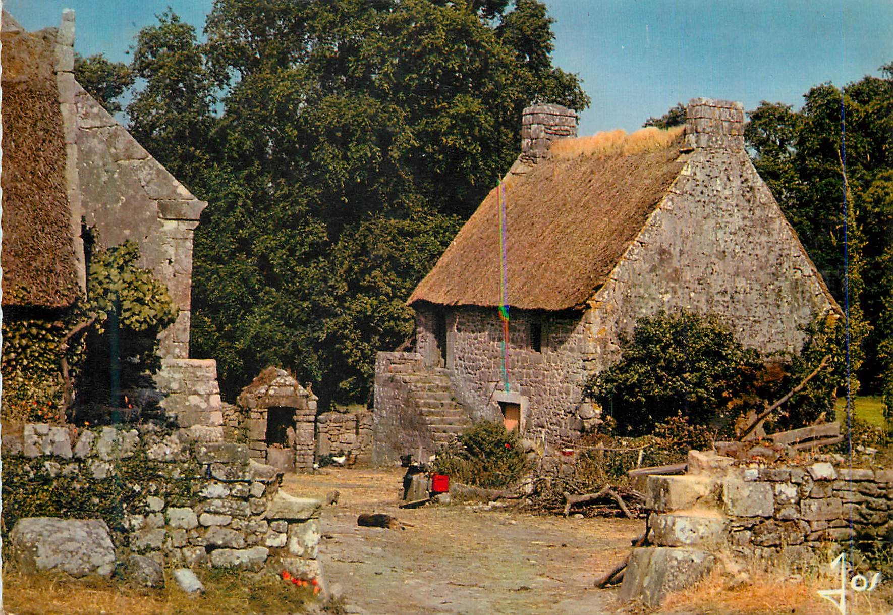 CPM Chaumiere Bretagne en Couleurs dans la Campagne Bretonne