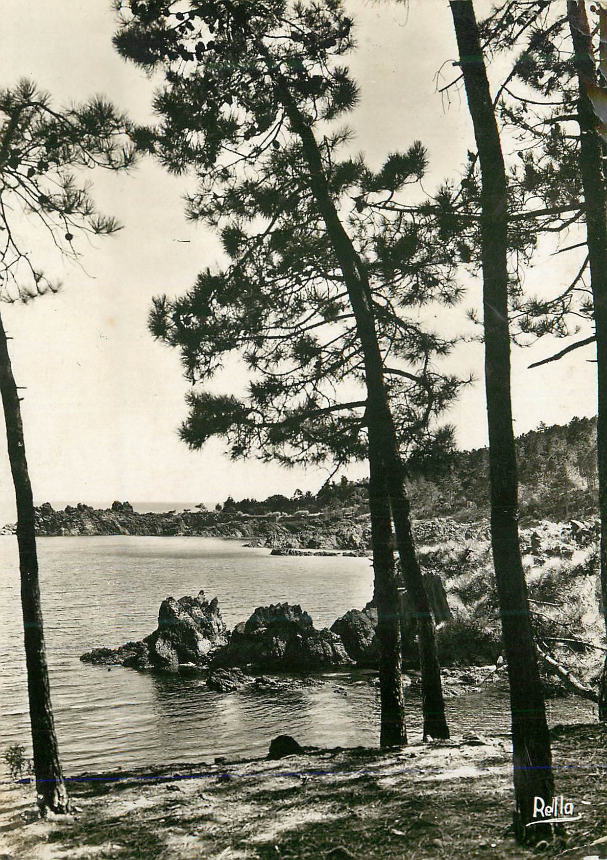 CPM La Cote d'Azur la Corniche d'Or Bord de Mer au Trayas