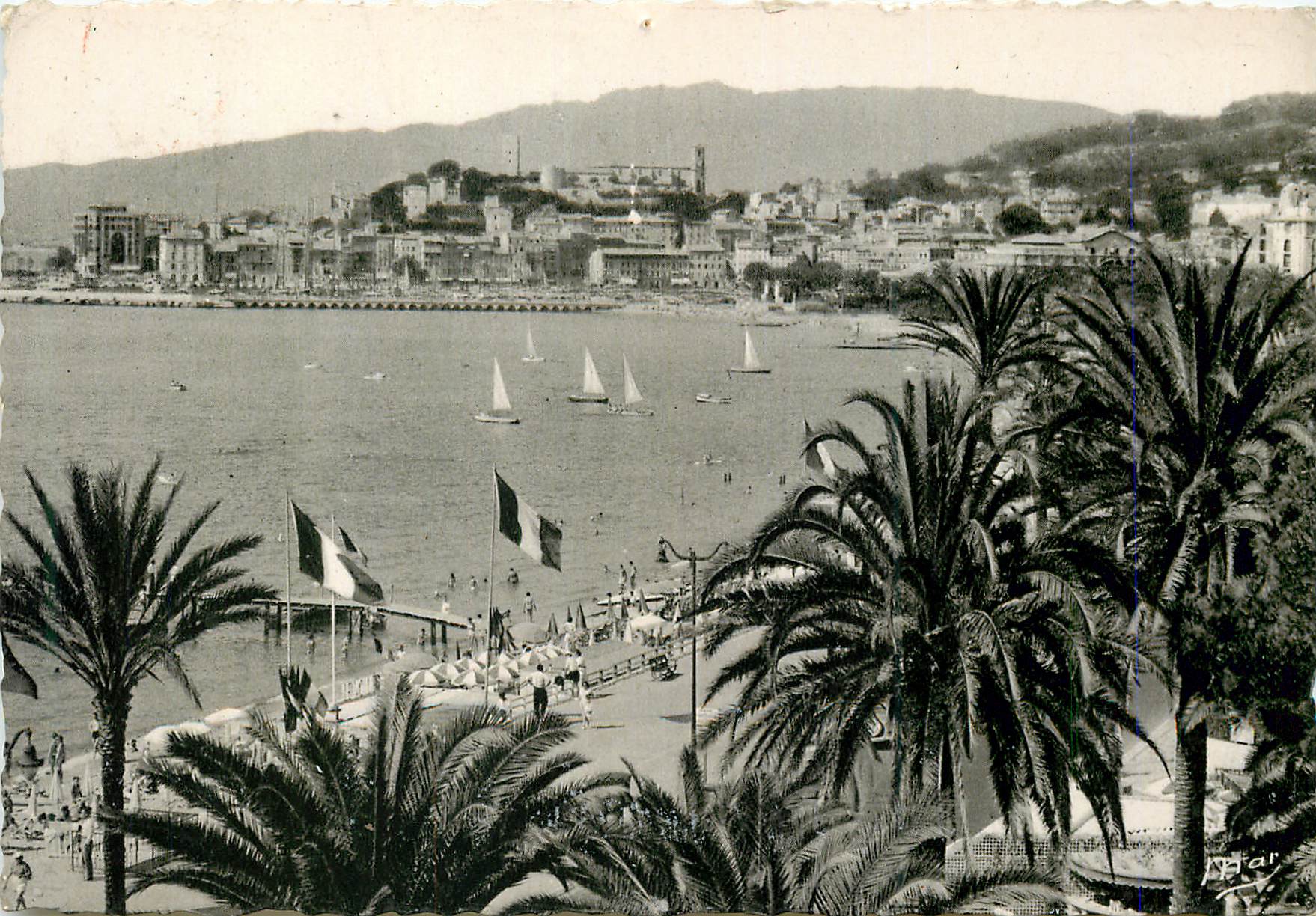 Vue de la baie de Nice — plage et voiliers — éditeur 'Natar' n° 127