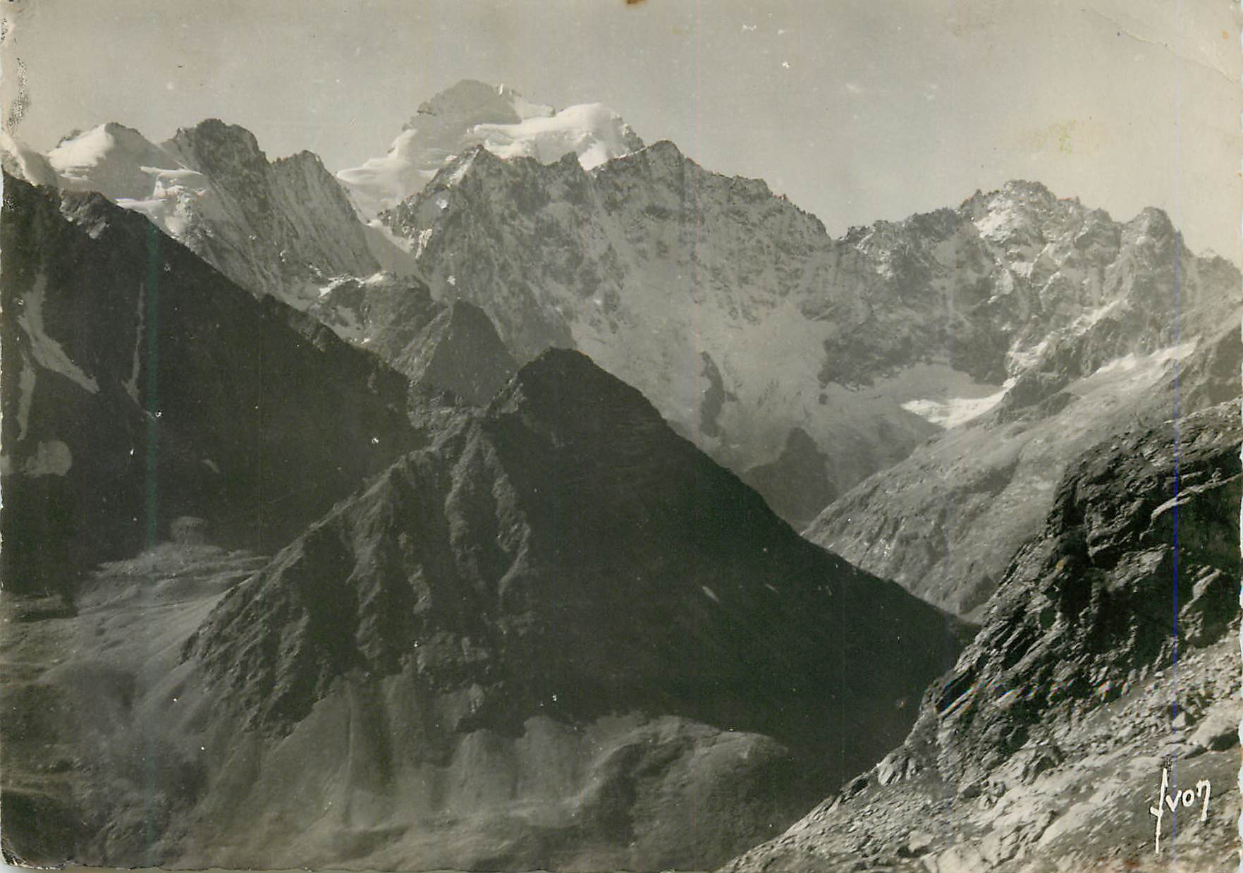 Montagnes enneigées — vue alpine — J. von 7
