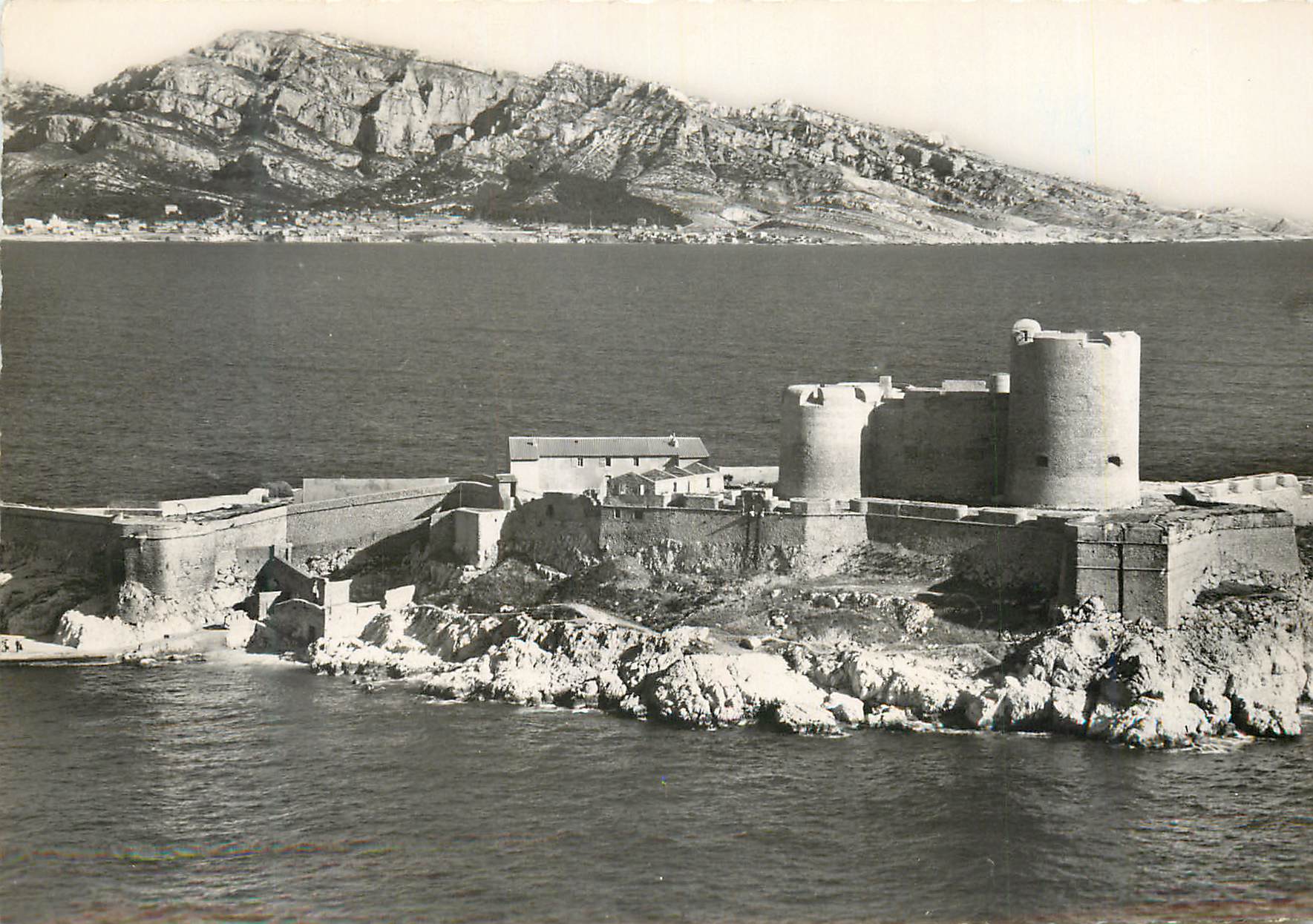 Château d'If — île fortifiée — vue panoramique — éditeur non visible