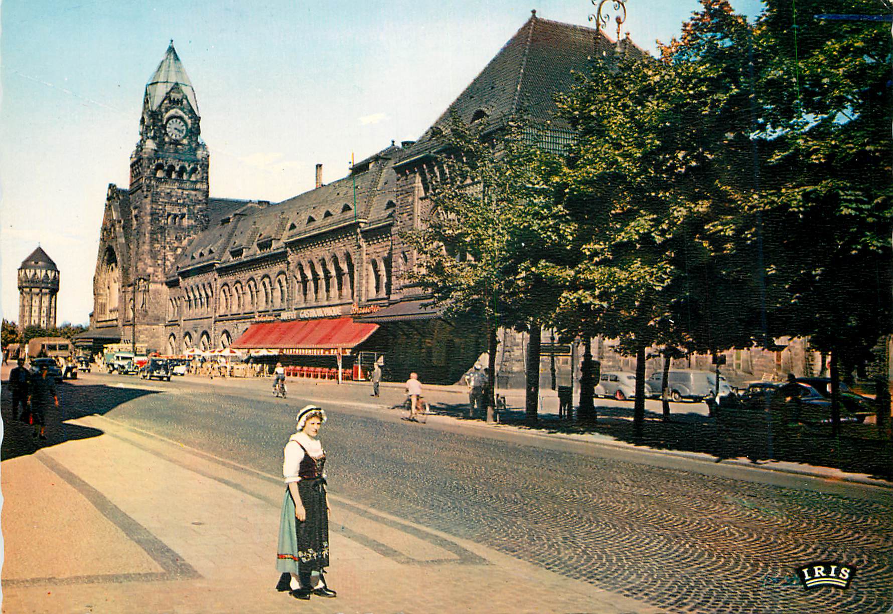 CPM La Lorraine Pittoresque Jeune Lorraine et la Gare de Metz (Moselle) Folklore