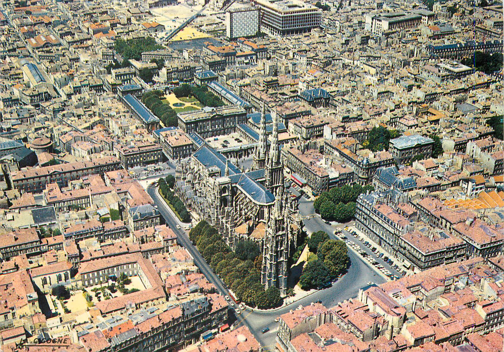 CPM Bordeaux (Gironde) En avion sur la Cathedrale Cliche aerien Michel le Collen