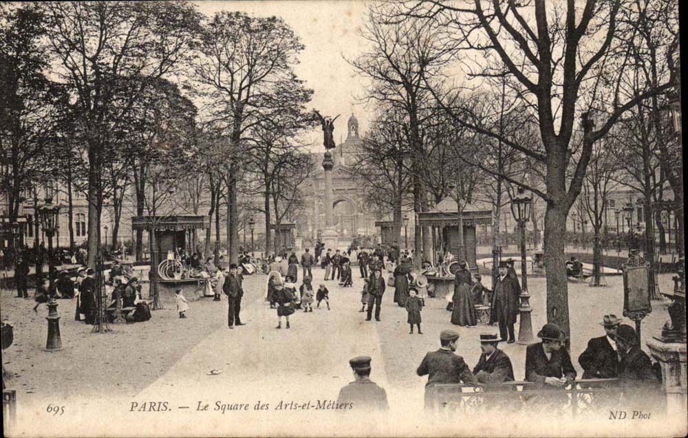 Paris CPA Le square des Arts et Metiers
