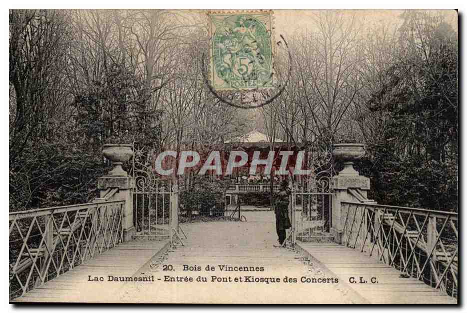 Bois de Vincennes CPA Entree du pont et kiosque des concerts