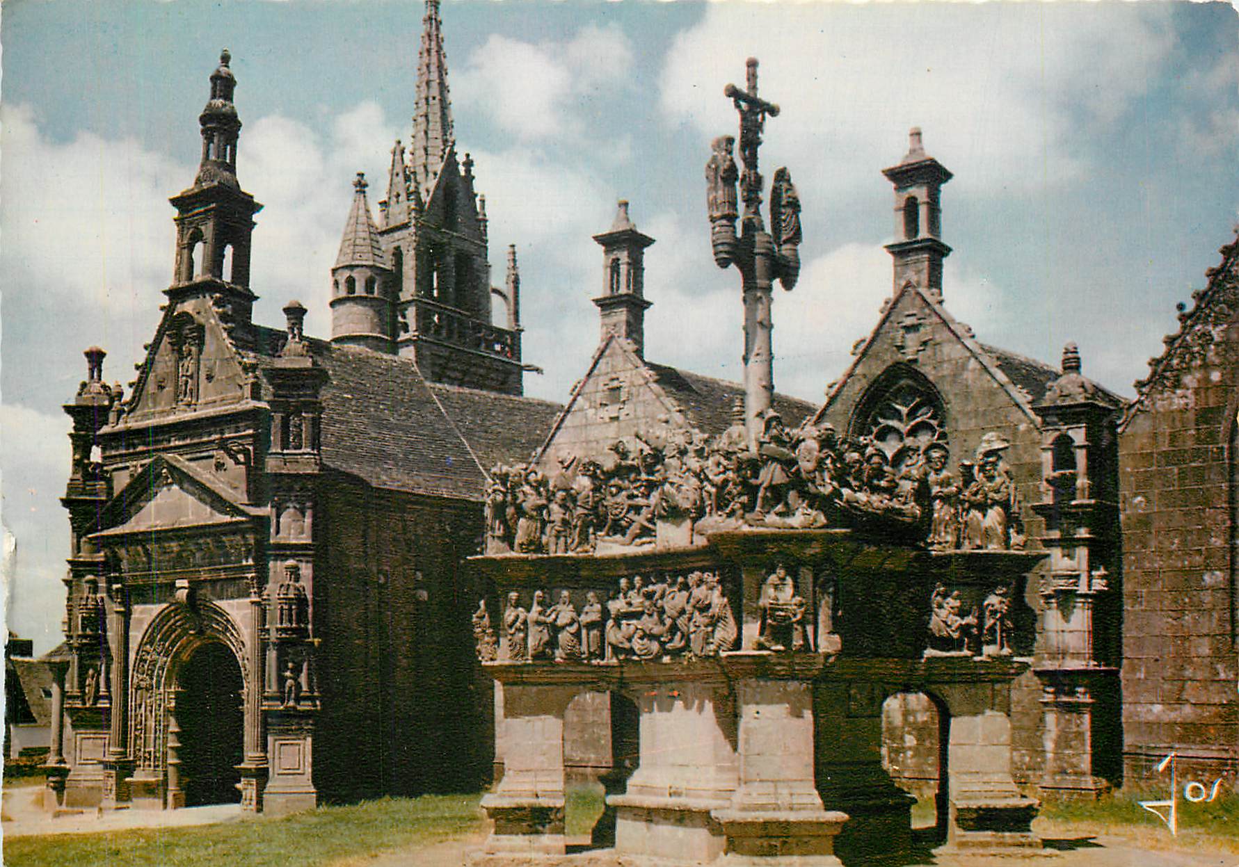 CPM Ensemble de Guimiliau La Bretagne en Couleurs