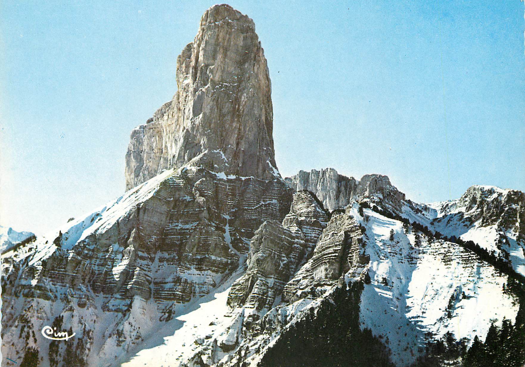 CPM Le Mont Aiguille Alpes et Dauphine Vue aerienne
