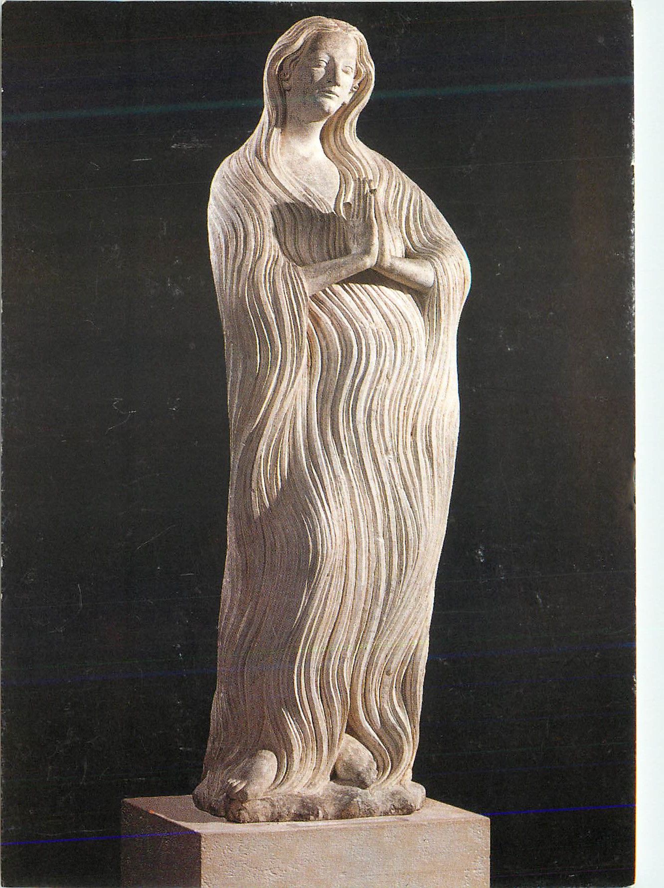 CPM Normandie ou Ile de France Sainte Marie Madeleine Pierre infimes Restes de Polchromie