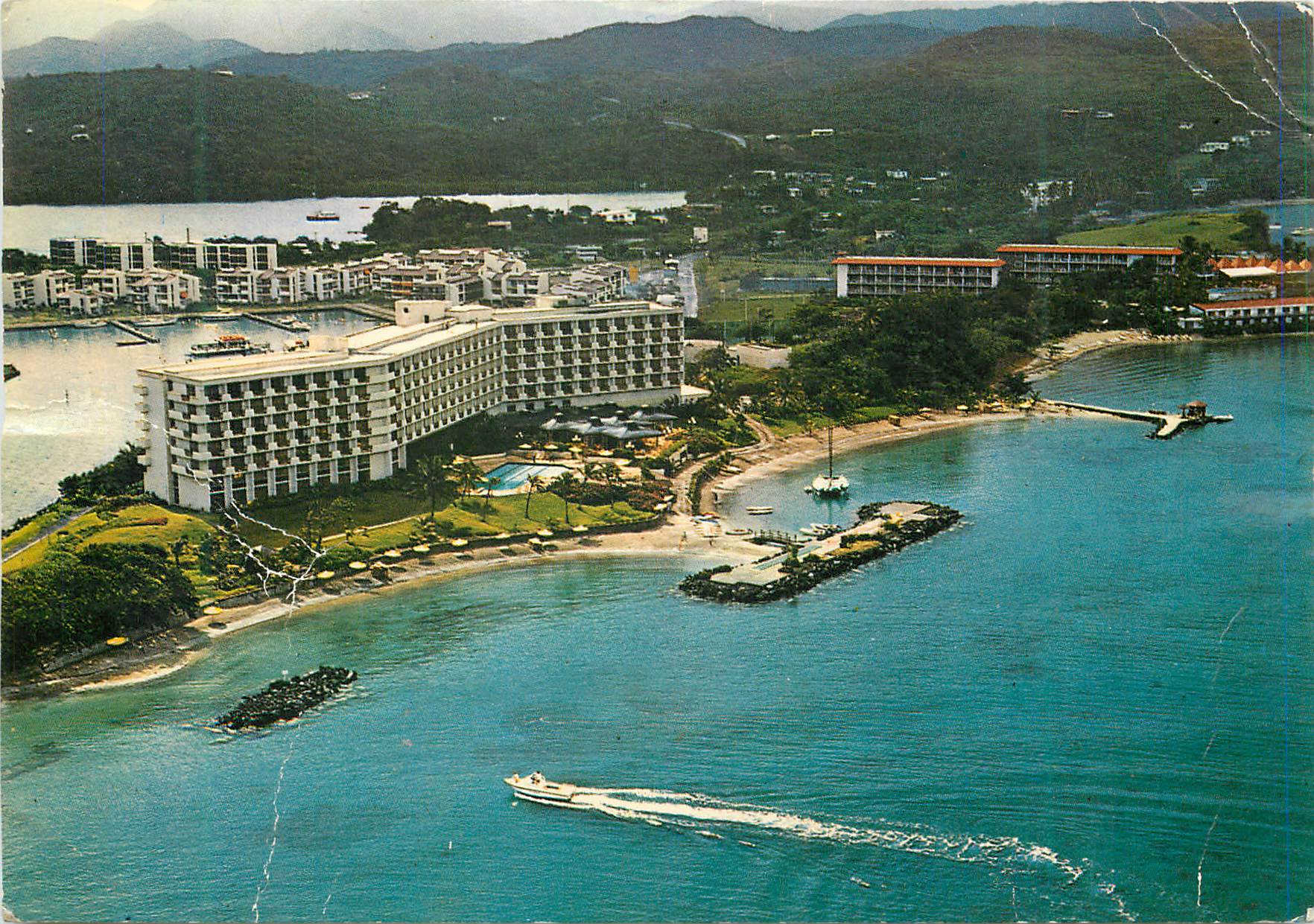 CPM Hotel Meridien Martinique Chambres 4 etoiles Pedalos