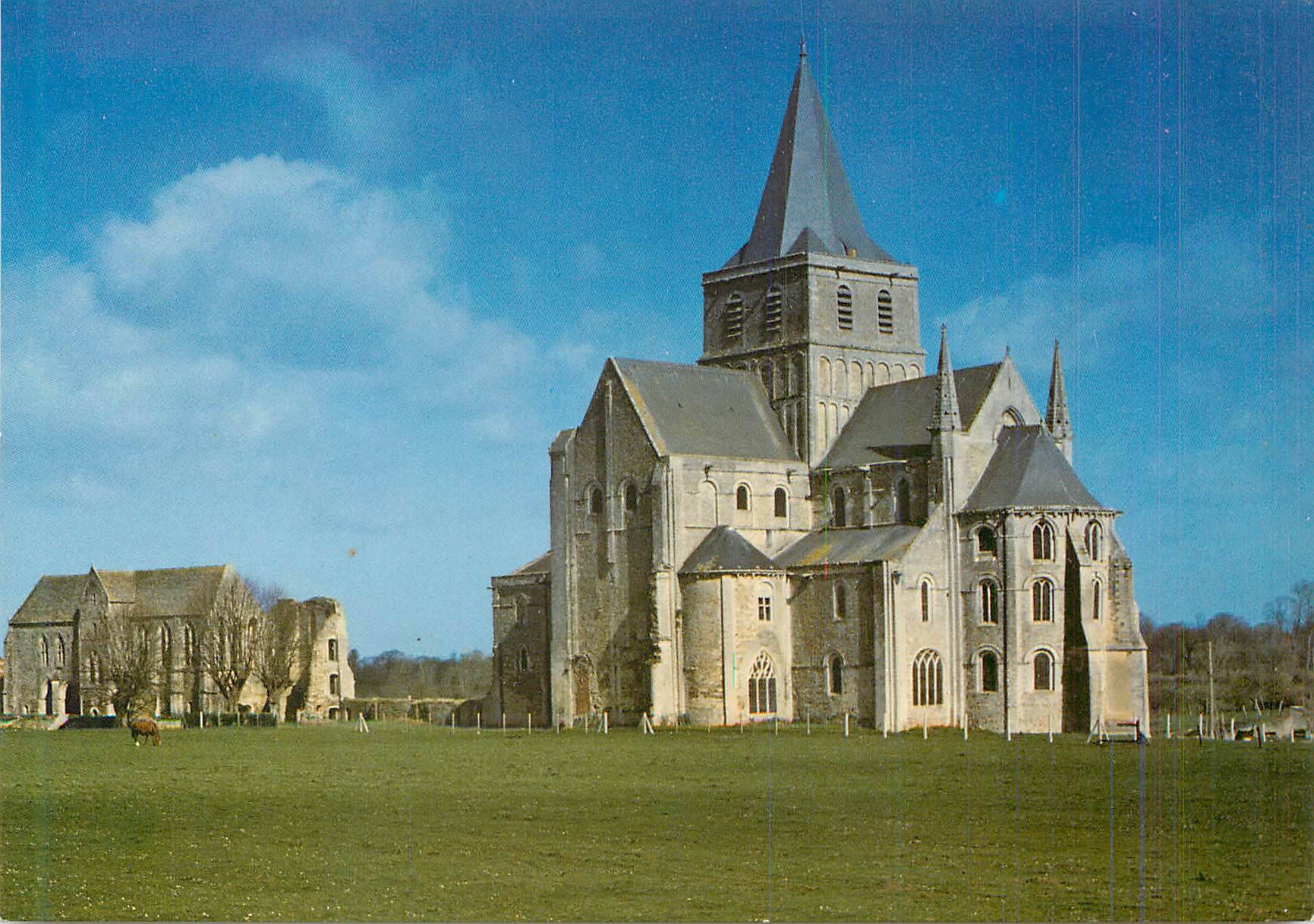Abbaye de Jumièges — vue générale — éditeur non visible