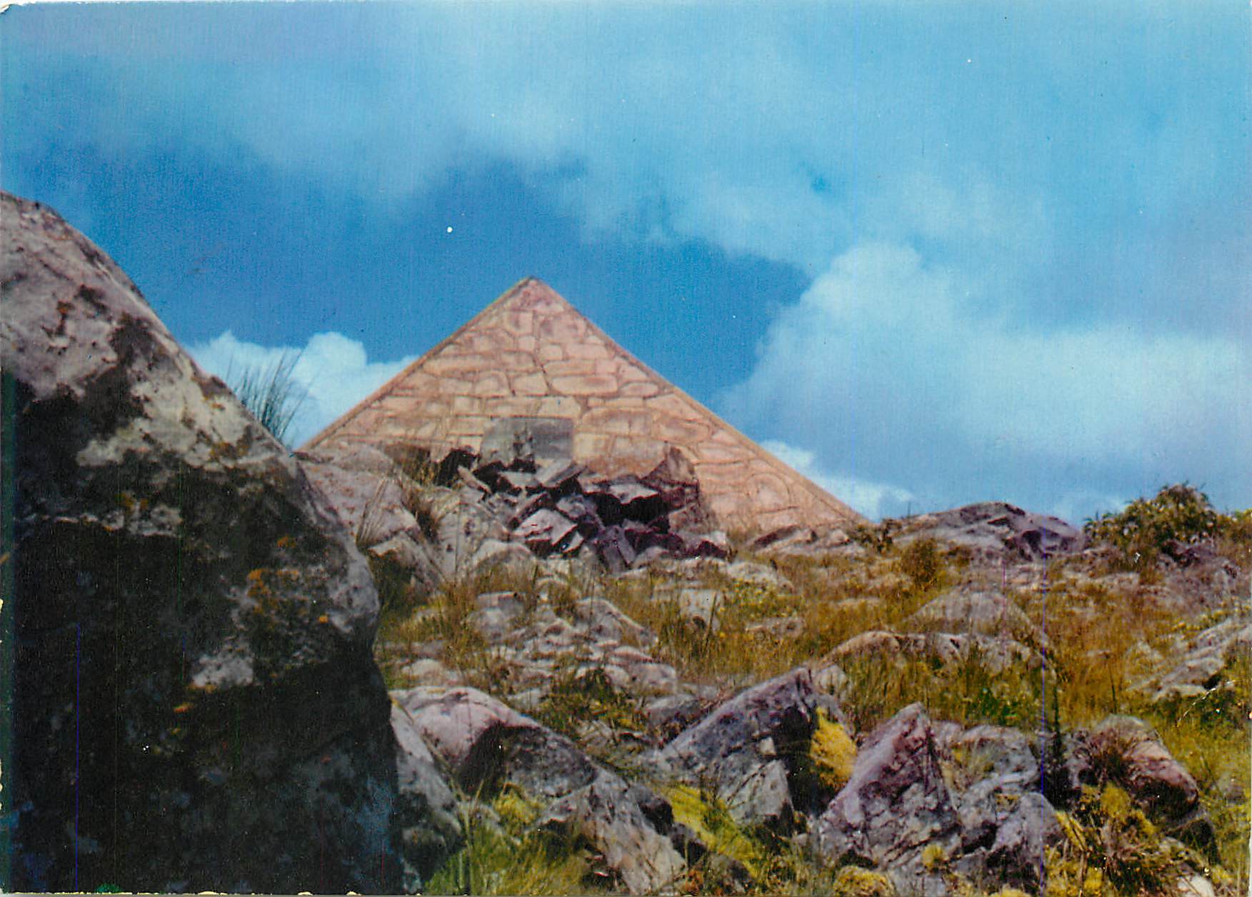 CPM Couleur du Burundi Source du Nil (La Pyramide de Burckart Waldecker)