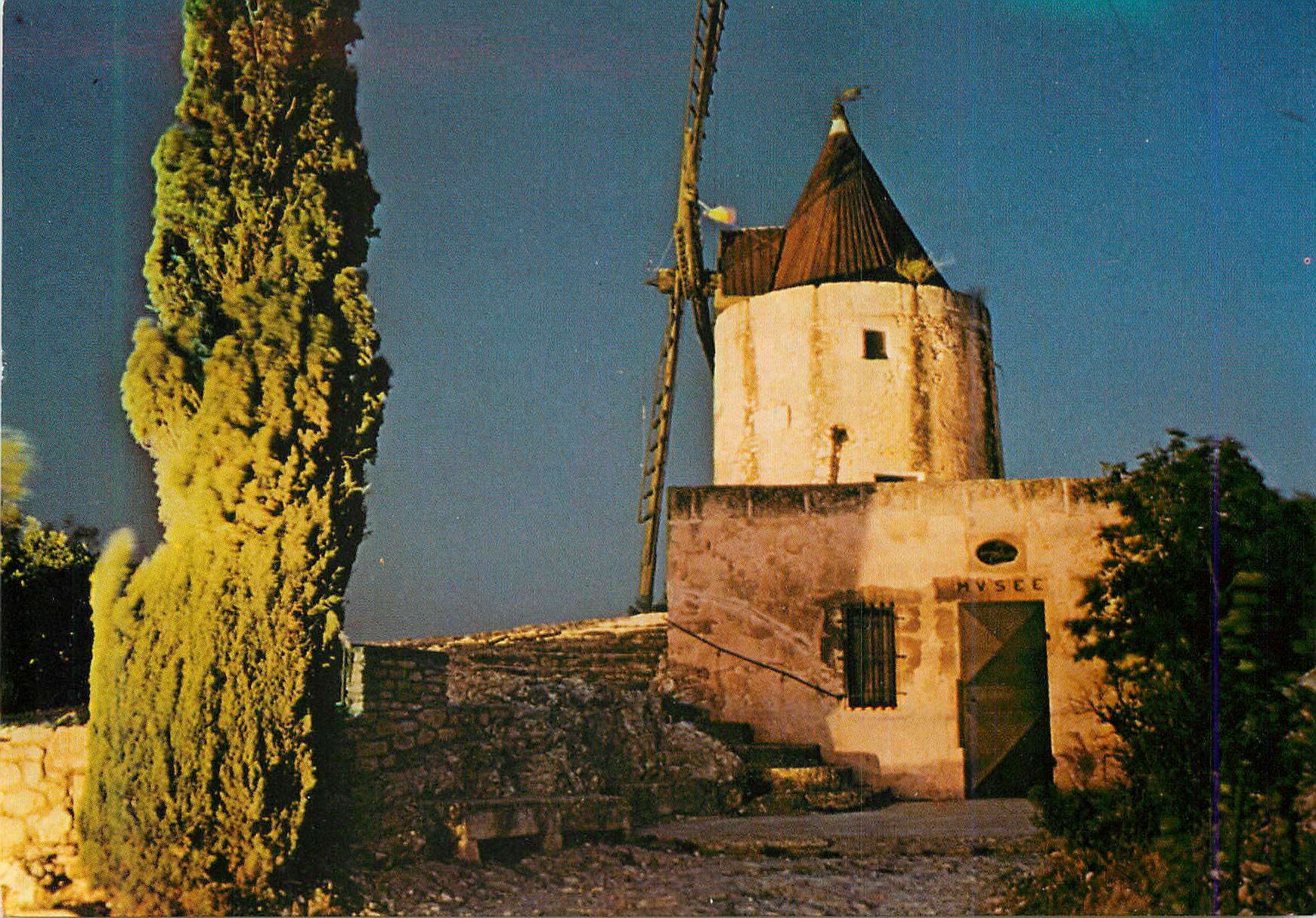 CPM Le Moulin de Daudet Provence Le Moulin de Daudet vu la Nuit
