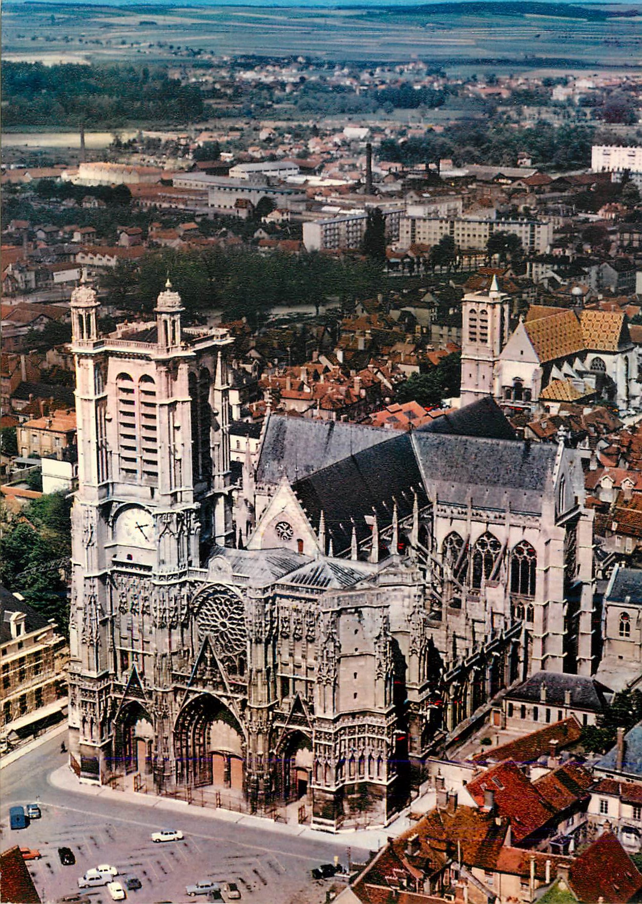 Cathédrale Notre-Dame de Sens — vue aérienne — éditeur inconnu