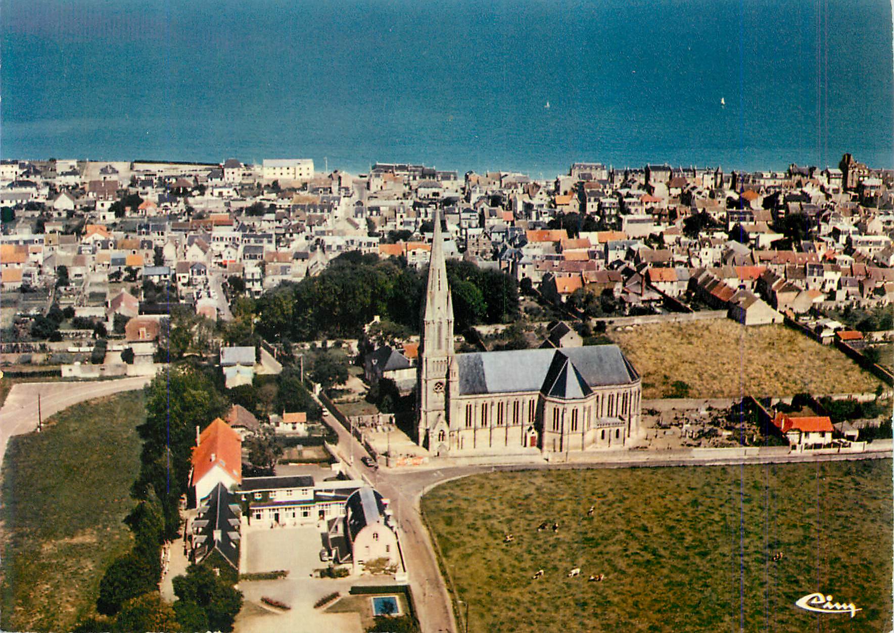 CPM St Aubin sur Mer (Calvados) Vue Generale aerienne L'Eglise La Colonie