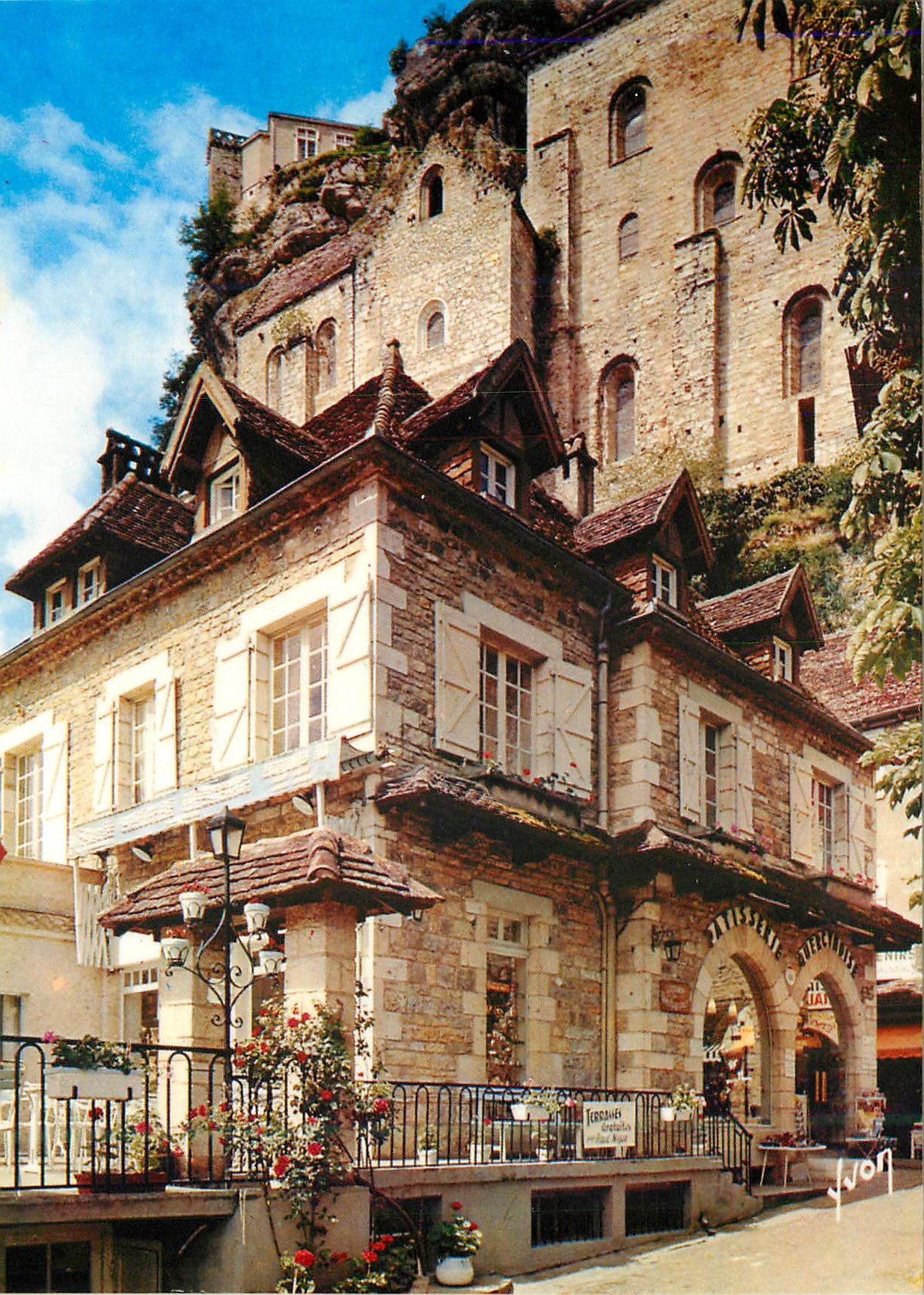 CPM Rocamadour (Lot) Couleurs et Lumiere de France Grande Patisserie Quercynoise